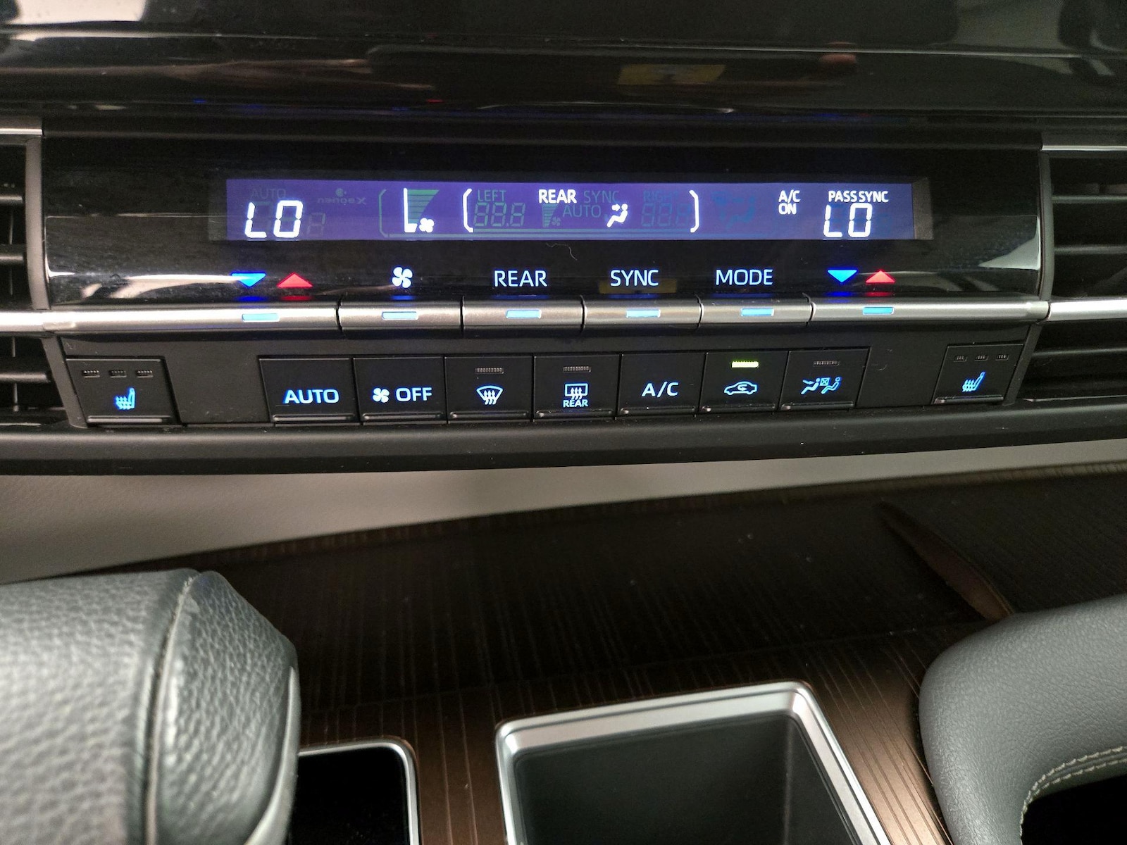 2021 Toyota Sienna XLE - Photo 17