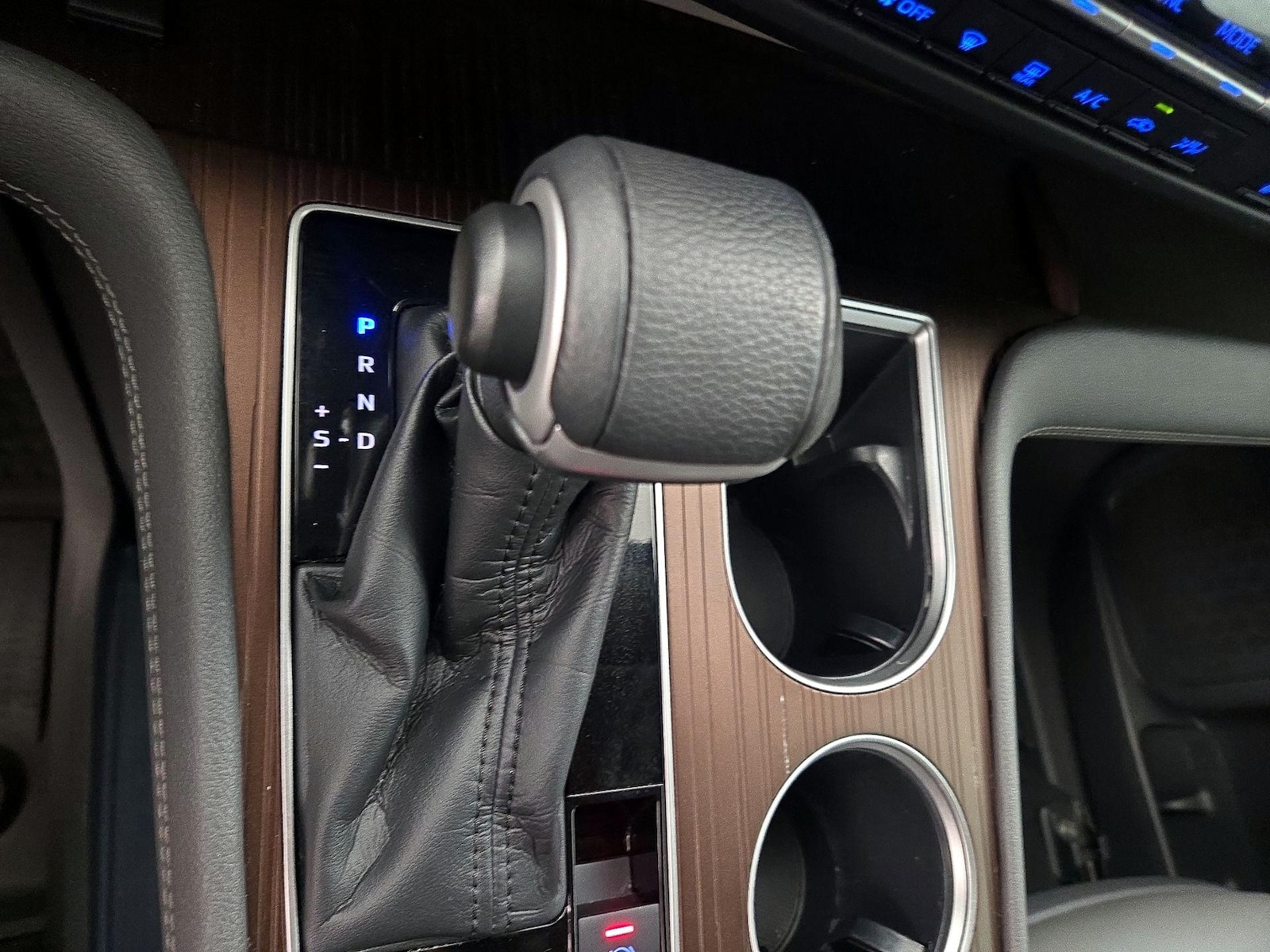 2021 Toyota Sienna XLE - Photo 18