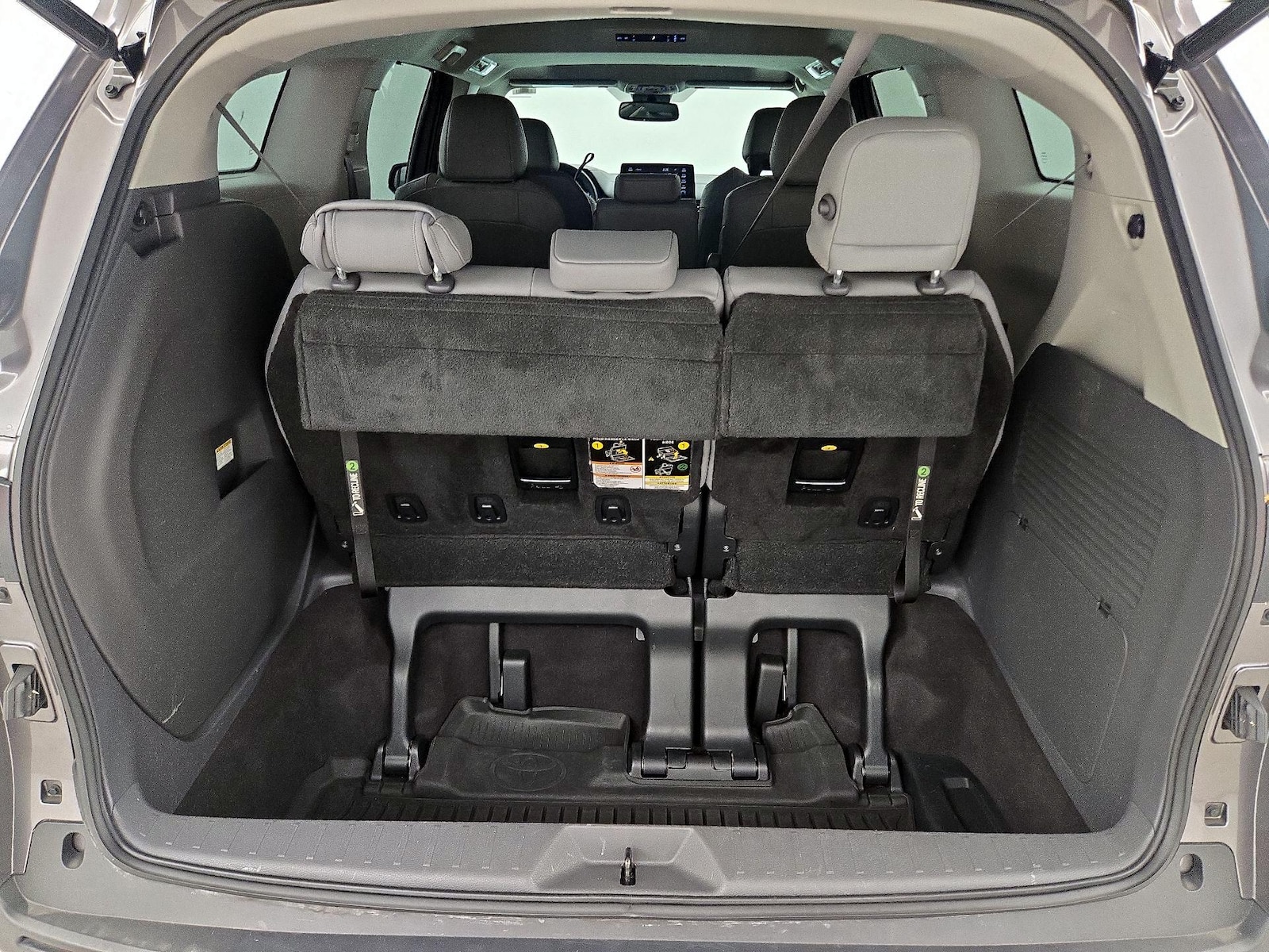 2021 Toyota Sienna XLE - Photo 23