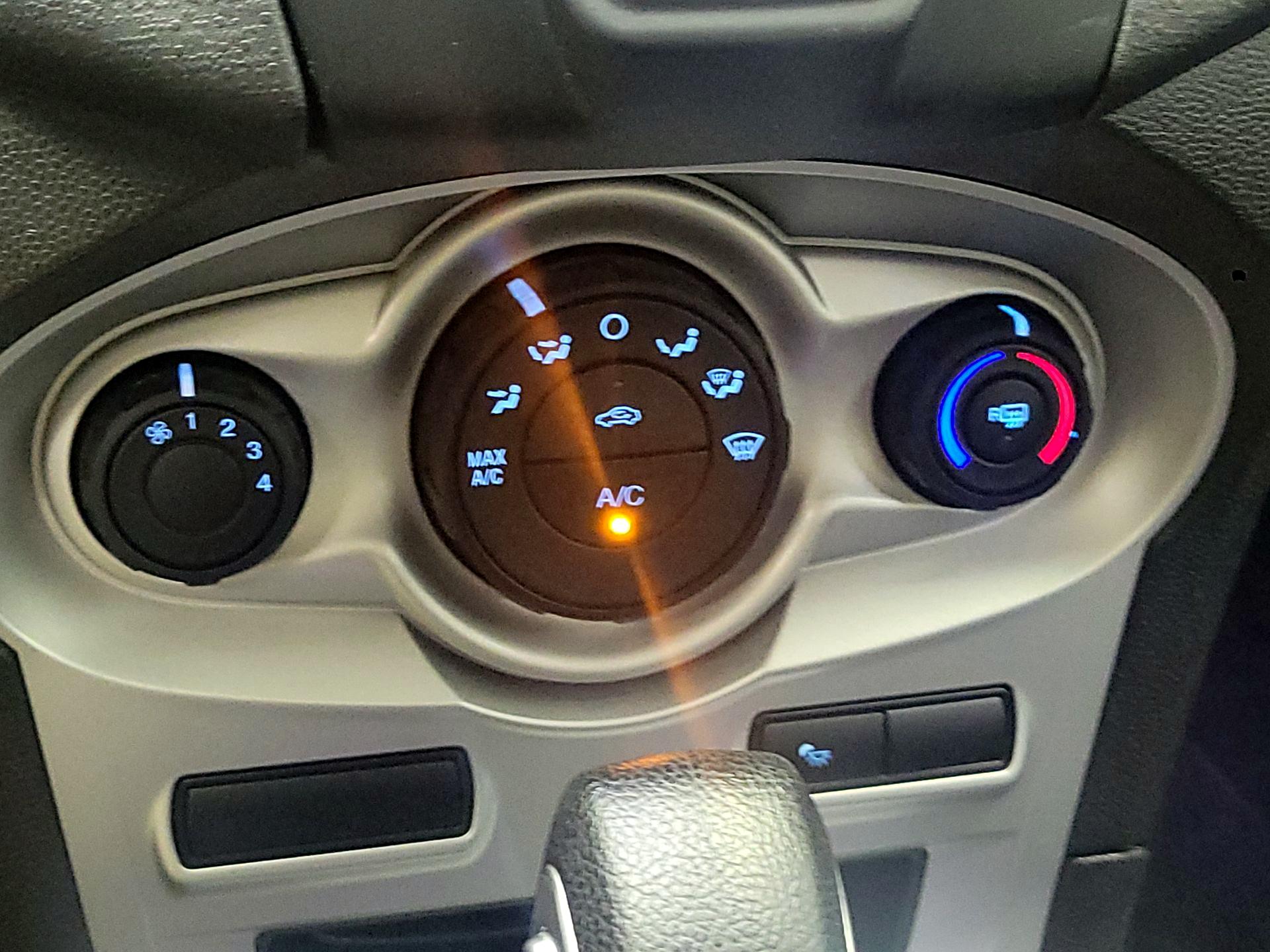 Thumbnail: 2016 Ford Fiesta - 15