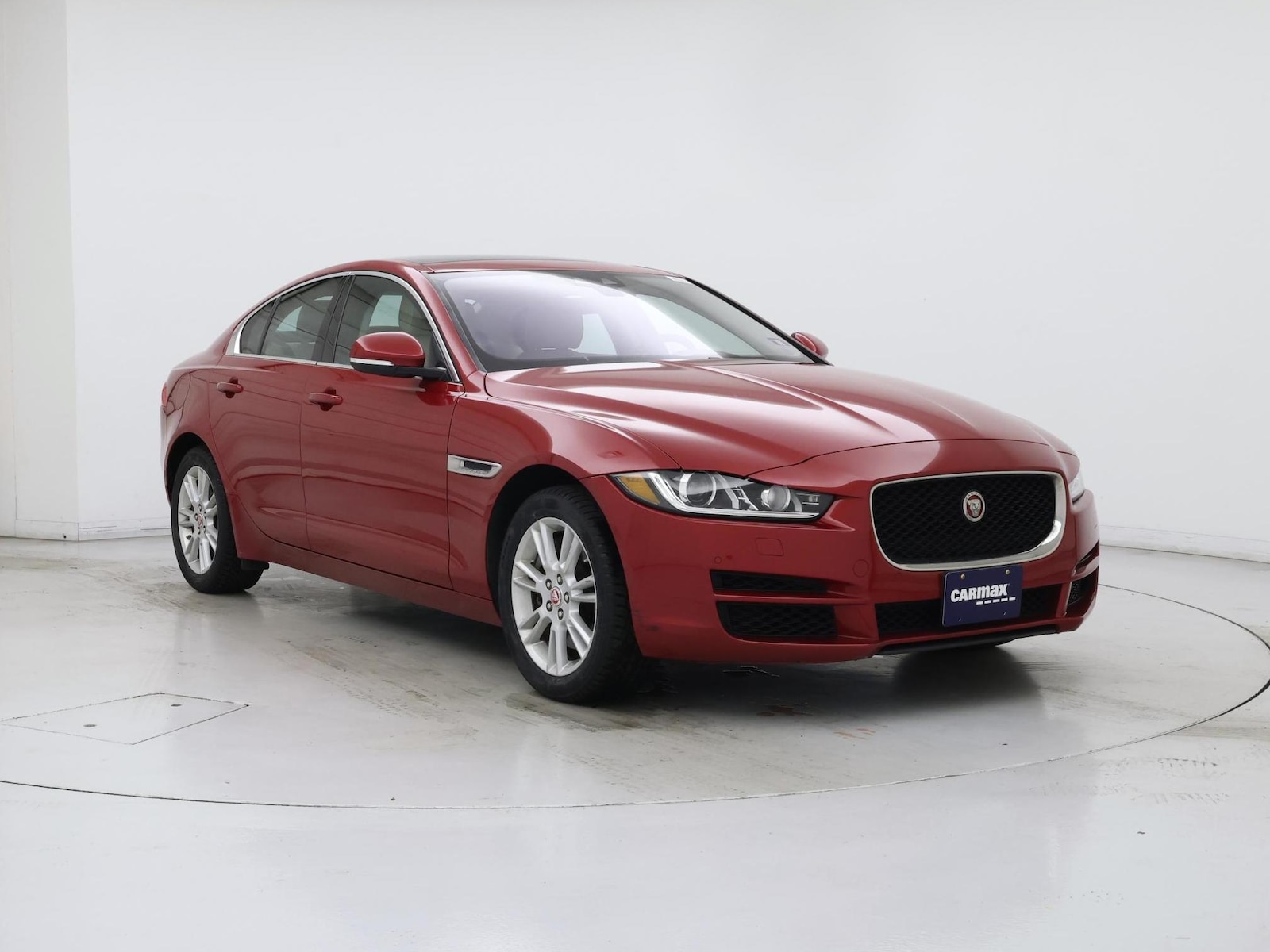 2019 Jaguar XE Premium - Photo 2