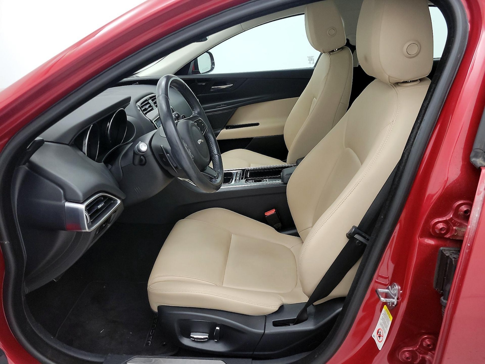 2019 Jaguar XE Premium - Photo 12
