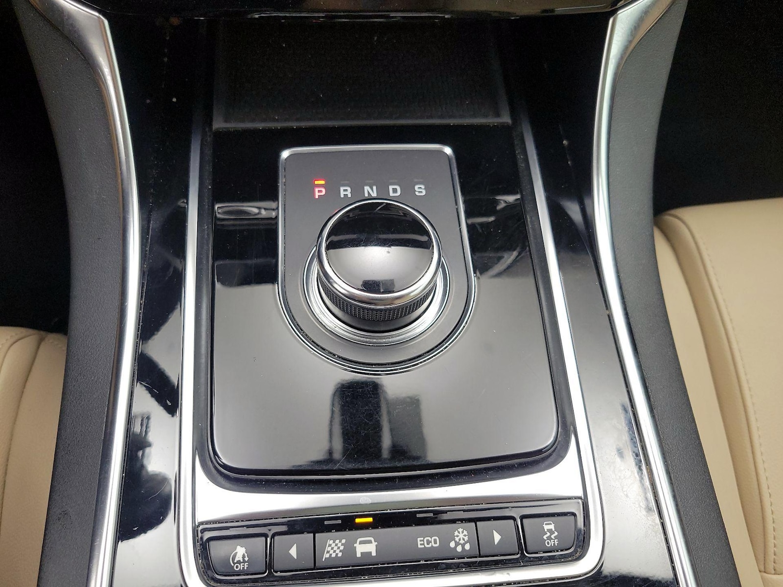 2019 Jaguar XE Premium - Photo 19