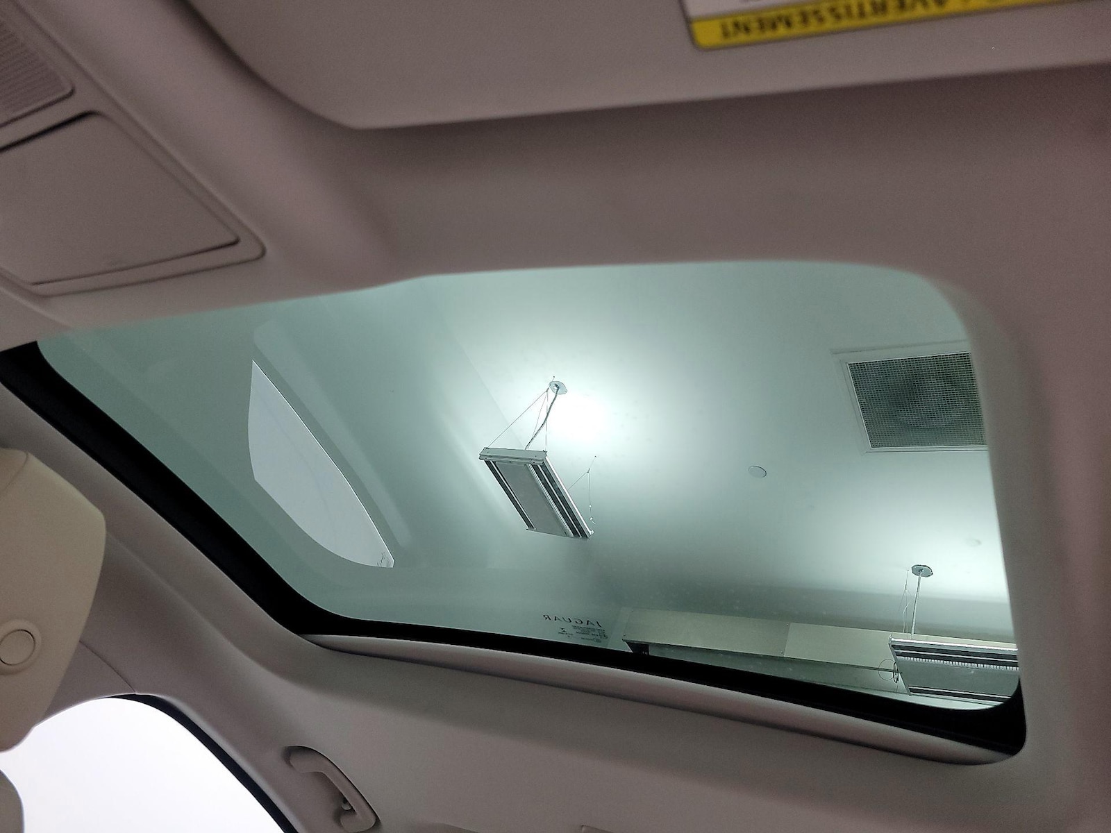 2019 Jaguar XE Premium - Photo 21