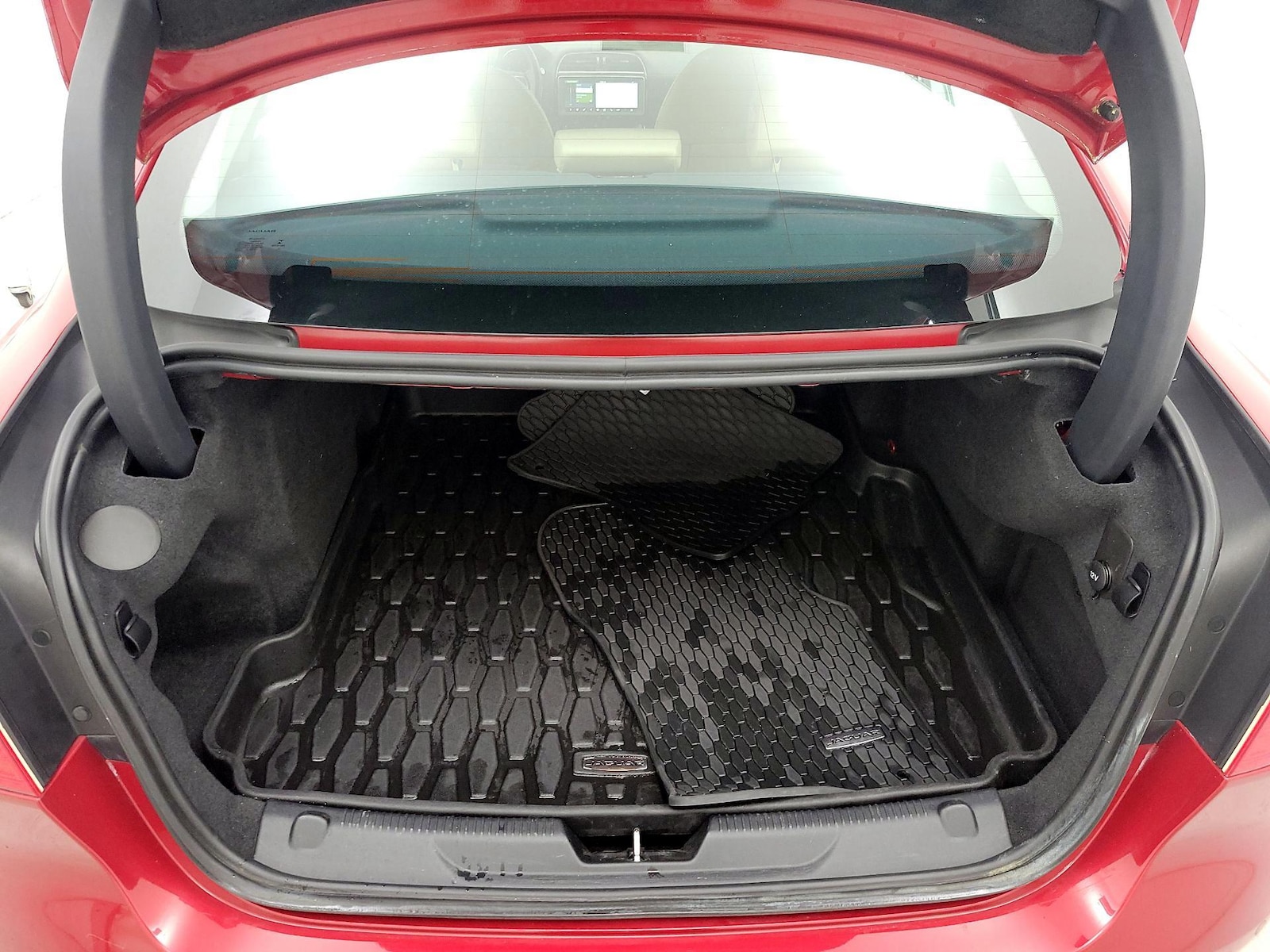 2019 Jaguar XE Premium - Photo 23