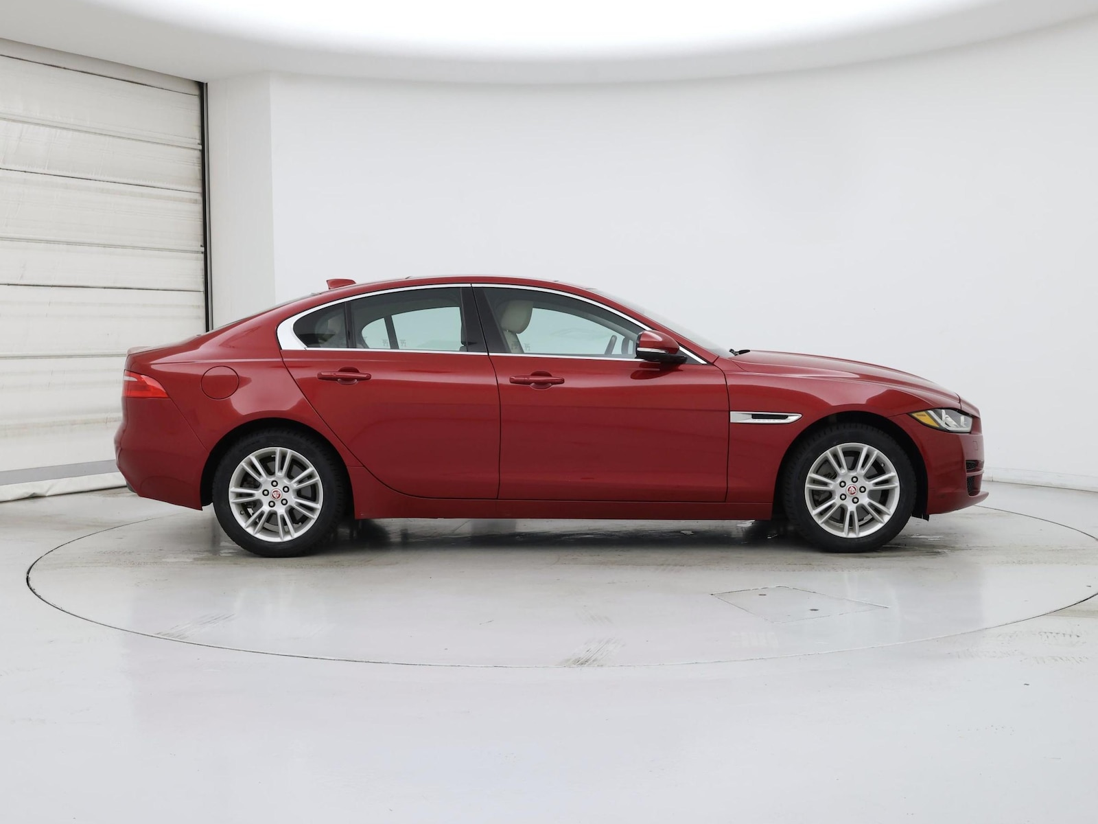 2019 Jaguar XE Premium - Photo 8