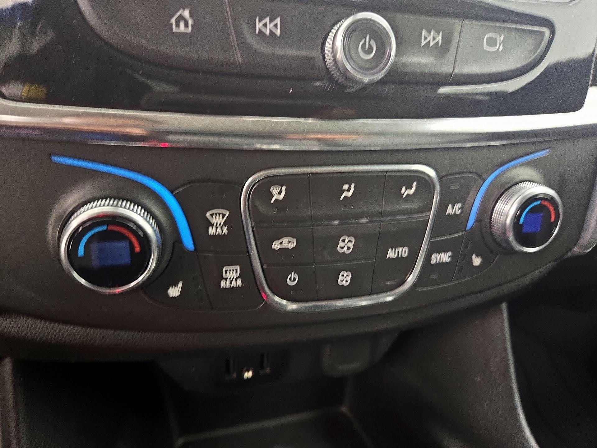 Thumbnail: 2021 Chevrolet Traverse - 16