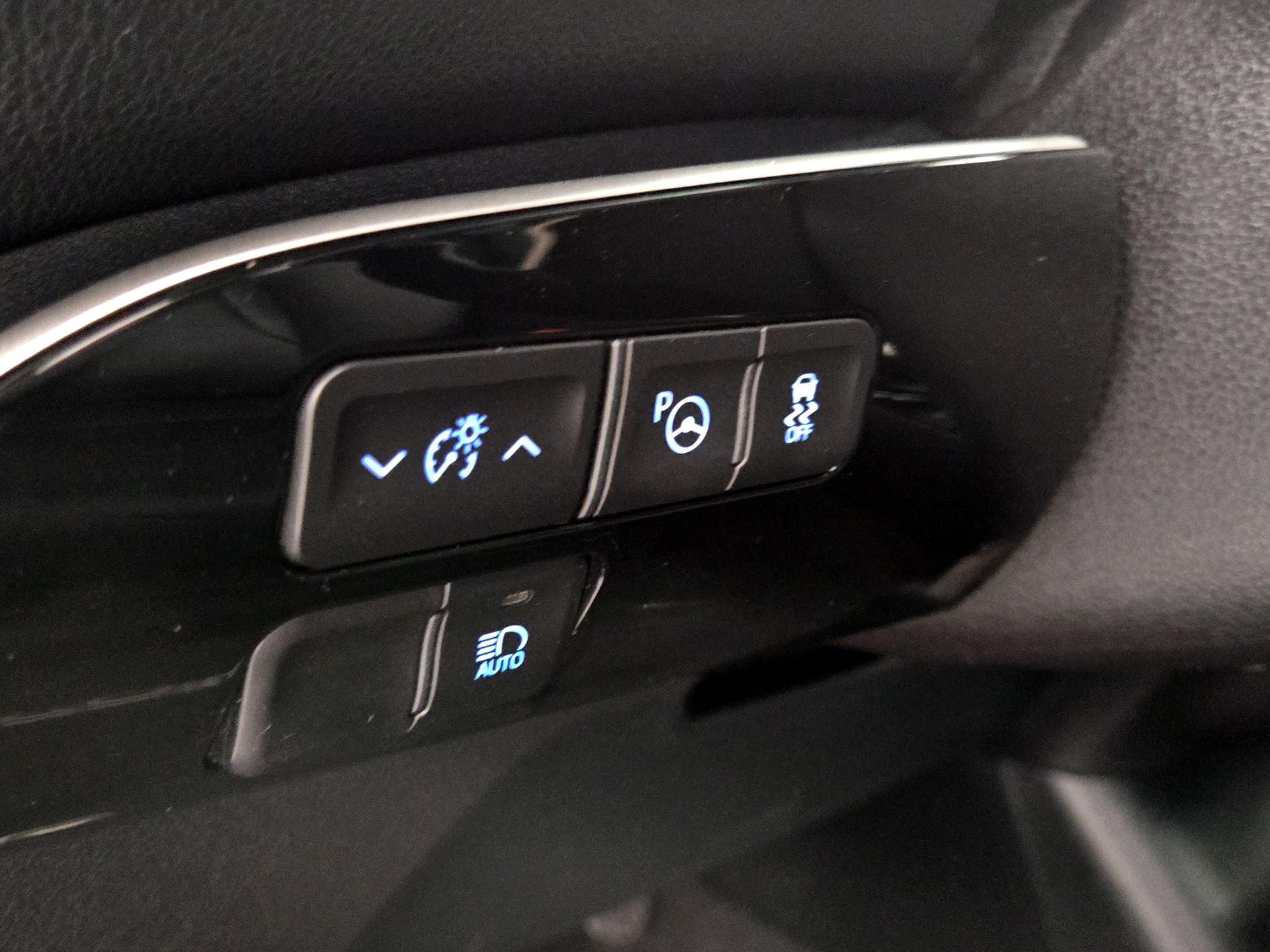 Thumbnail: 2018 Toyota Prius - 13