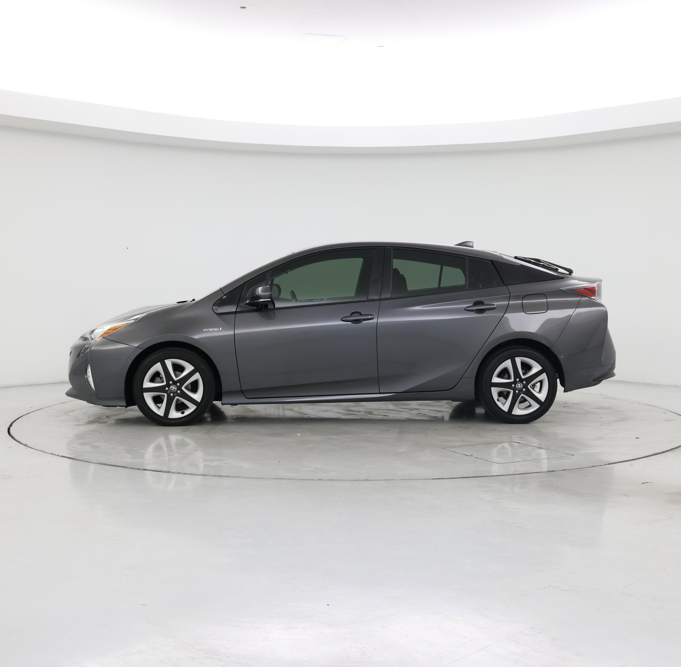 Thumbnail: 2018 Toyota Prius - 3