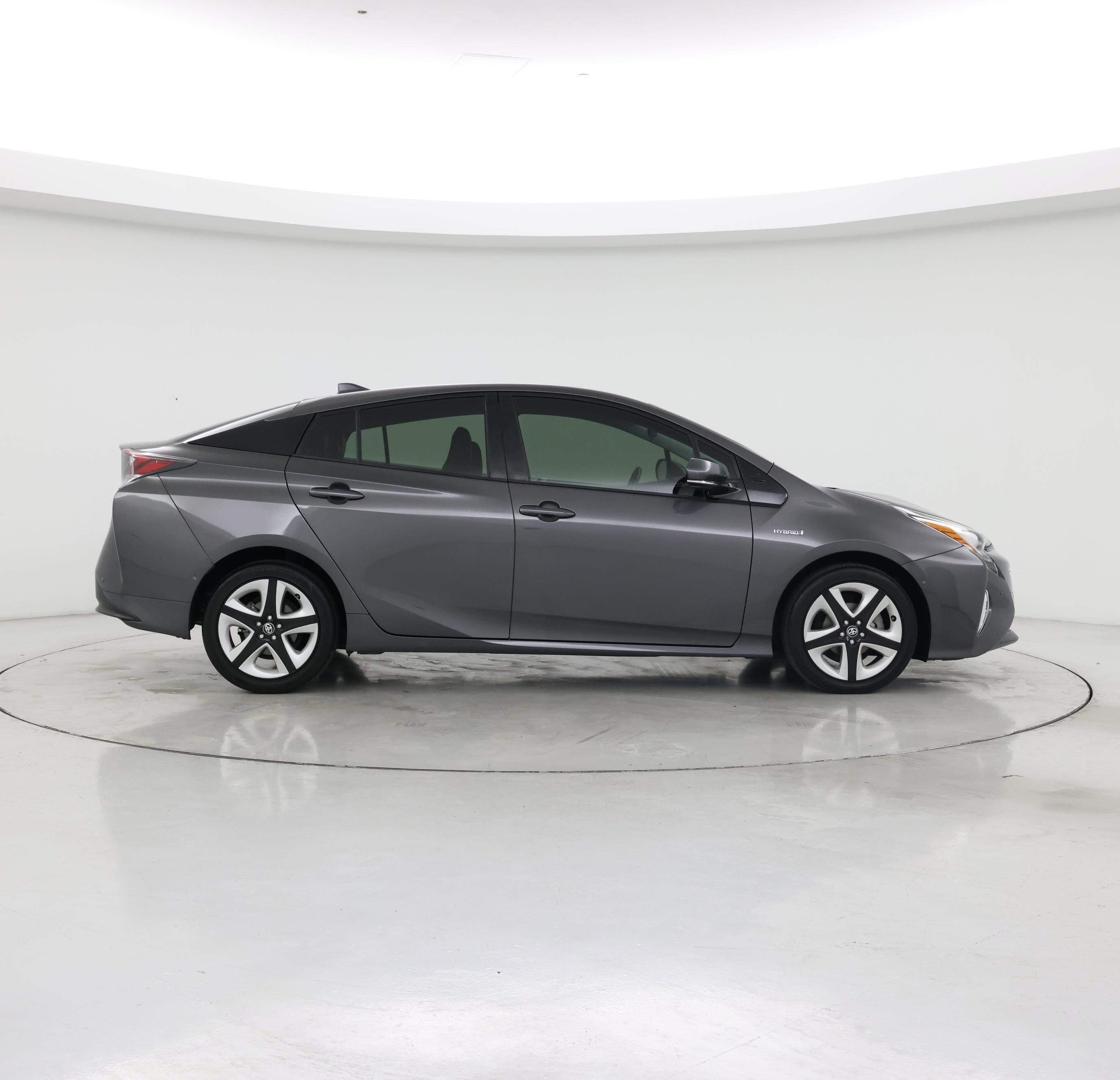 Thumbnail: 2018 Toyota Prius - 7