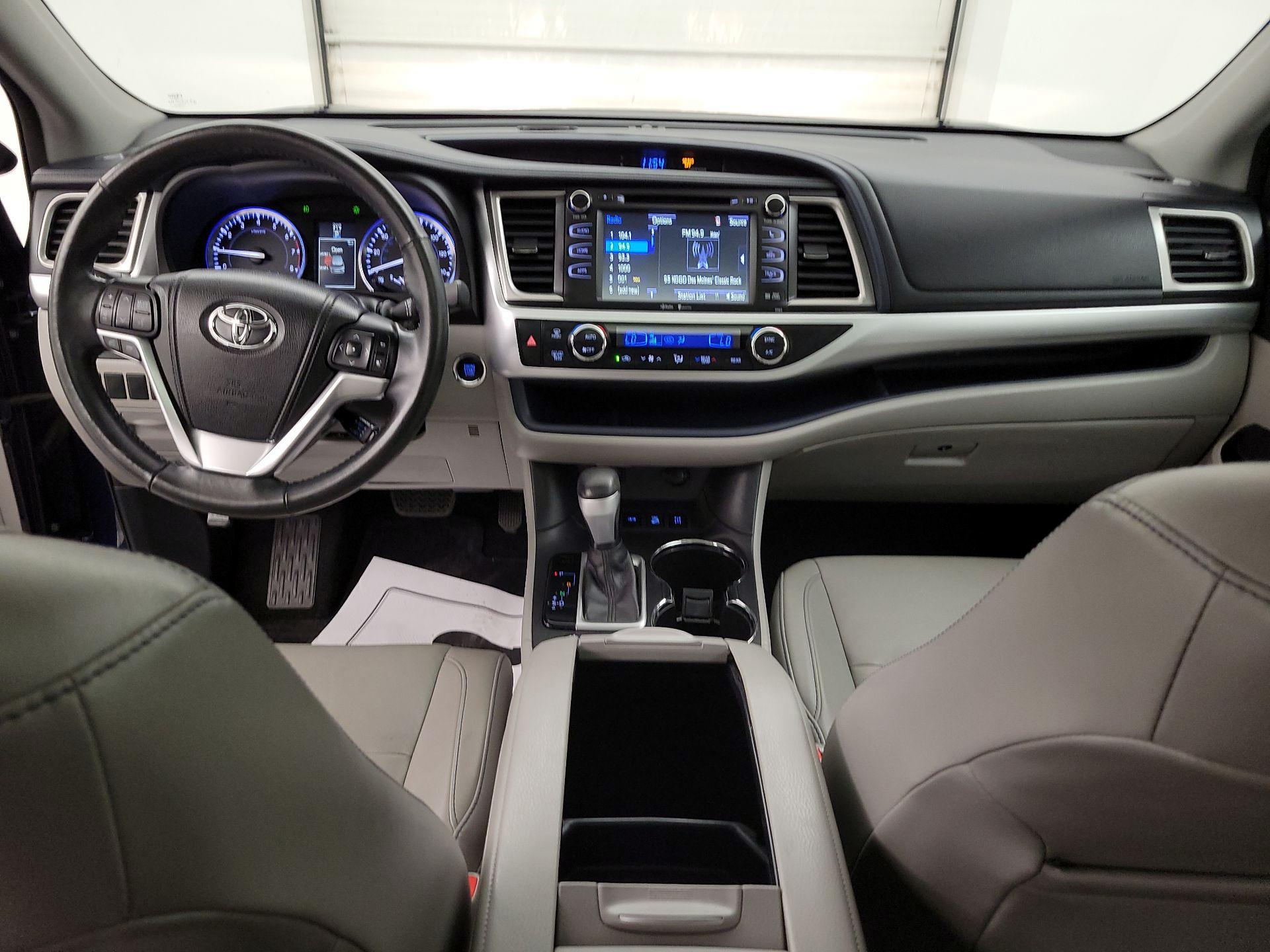 Thumbnail: 2015 Toyota Highlander - 9