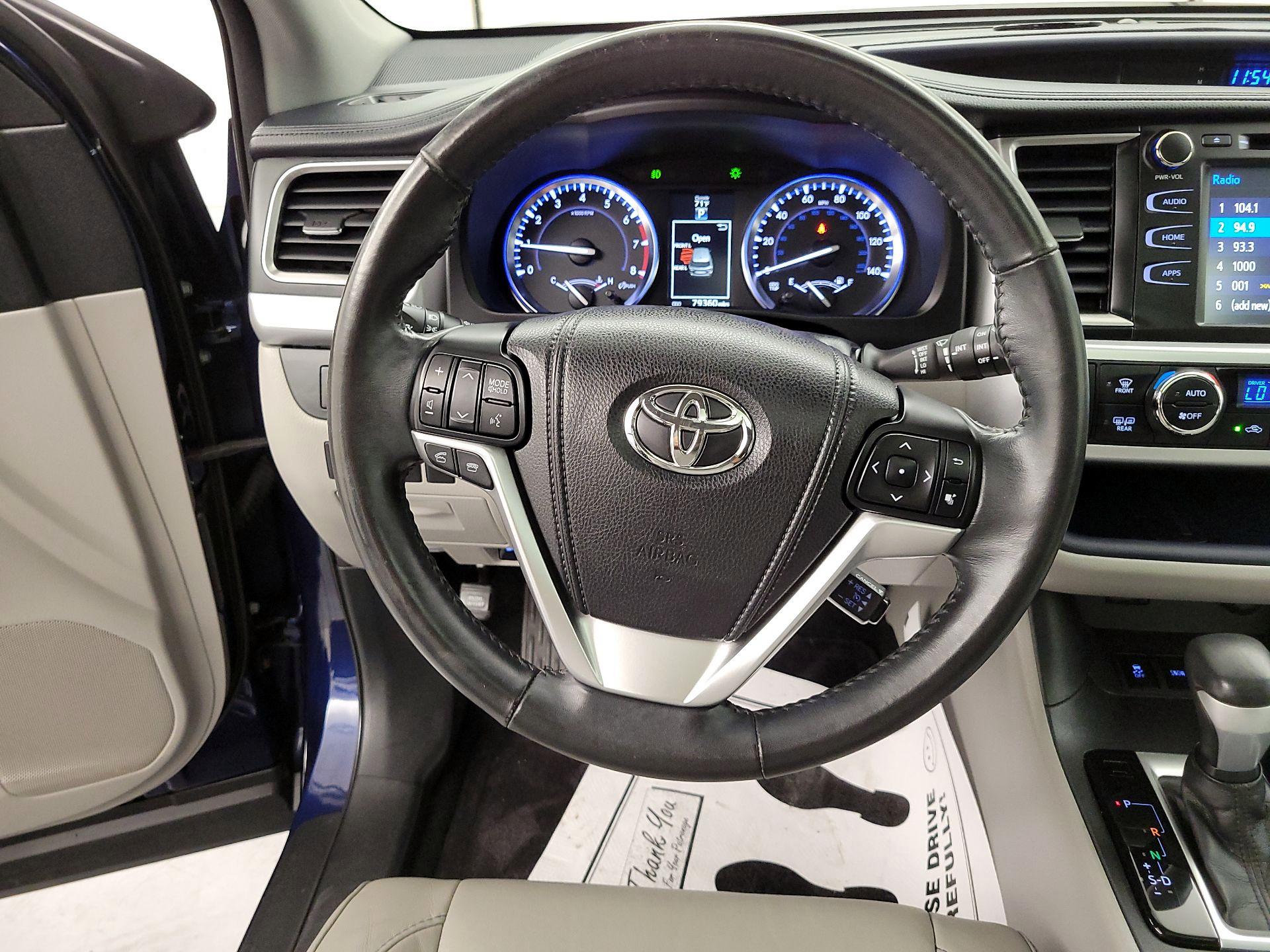 Thumbnail: 2015 Toyota Highlander - 10