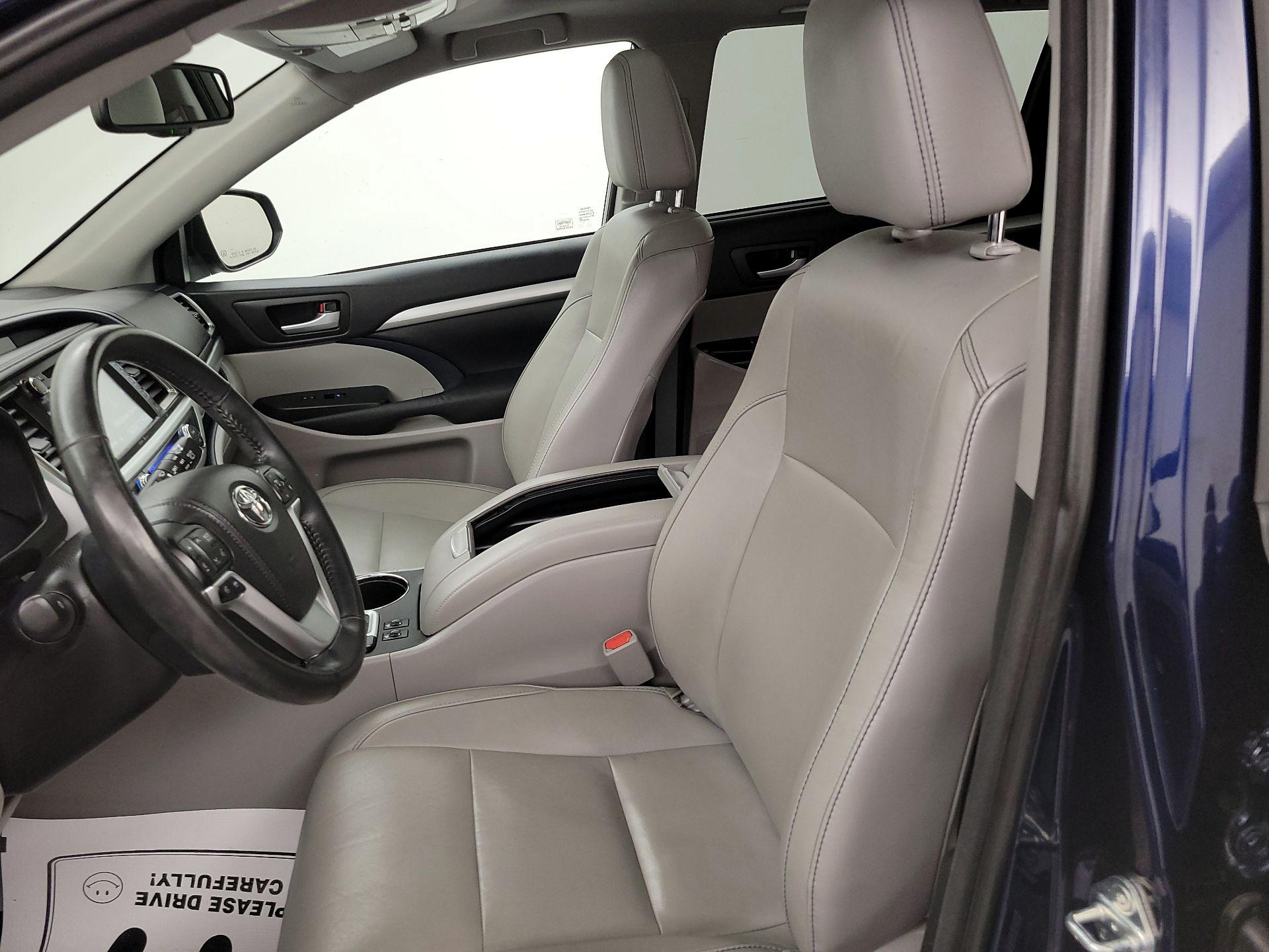Thumbnail: 2015 Toyota Highlander - 11