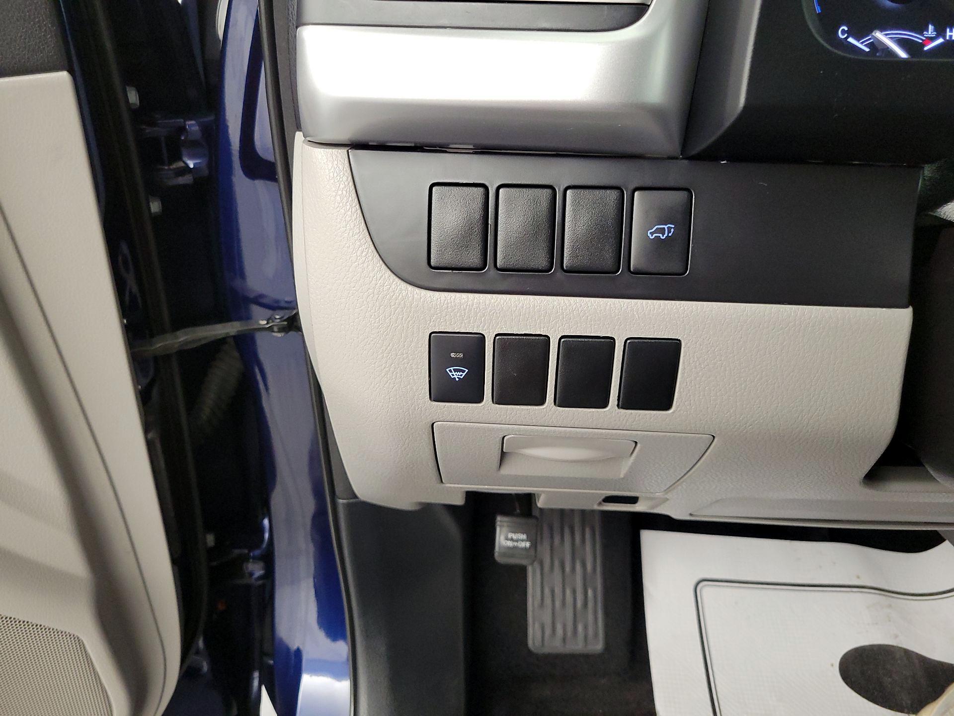 Thumbnail: 2015 Toyota Highlander - 13