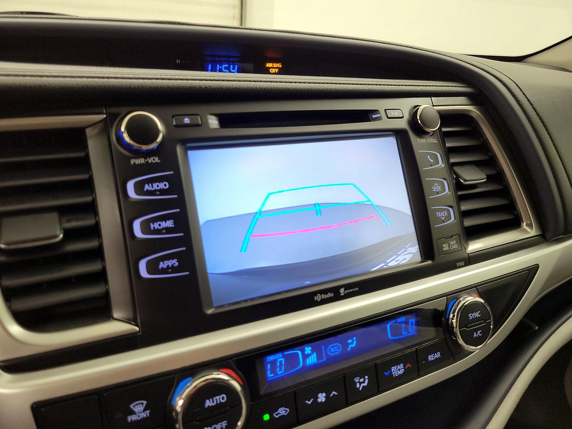 Thumbnail: 2015 Toyota Highlander - 14
