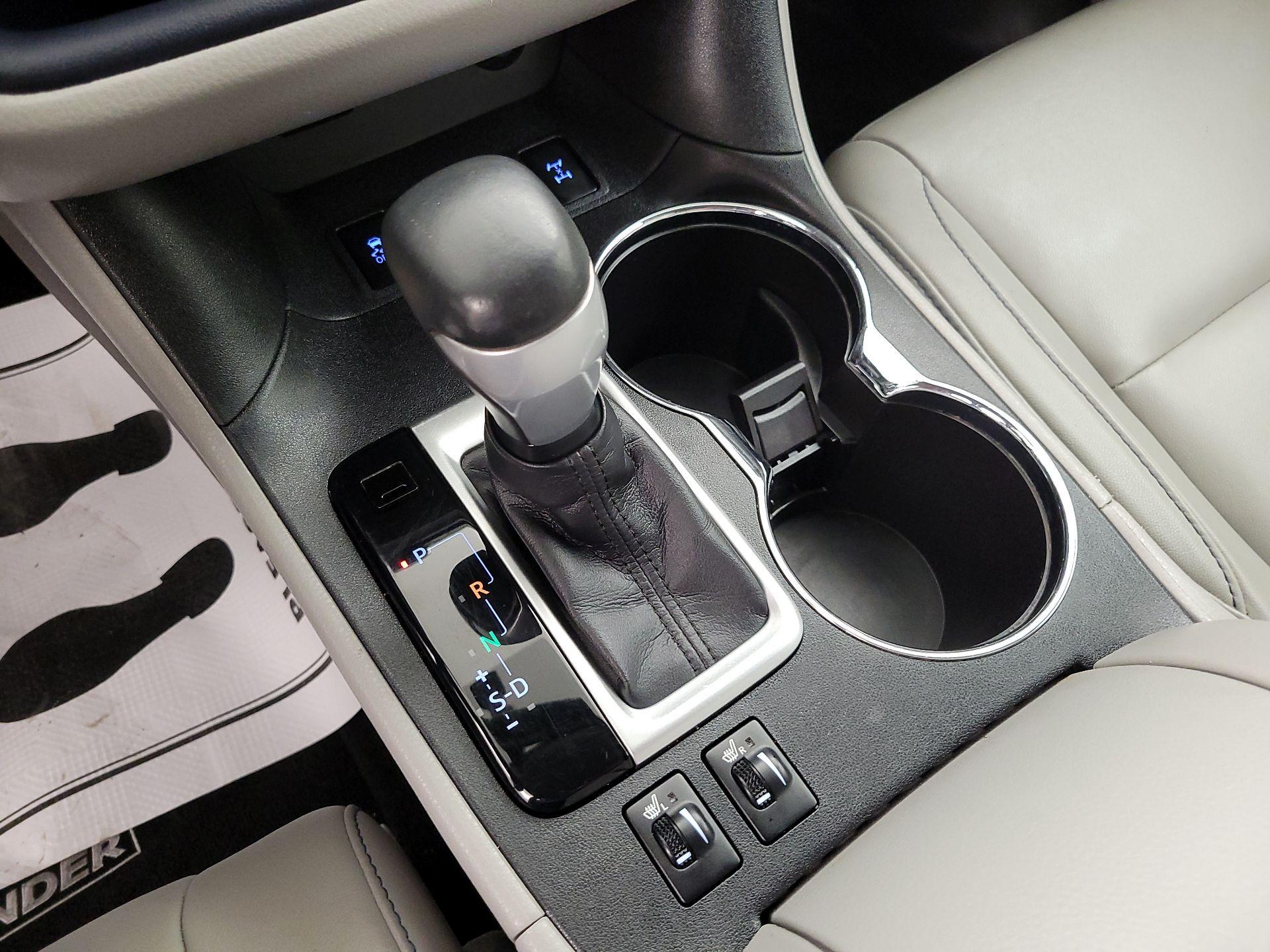 Thumbnail: 2015 Toyota Highlander - 17