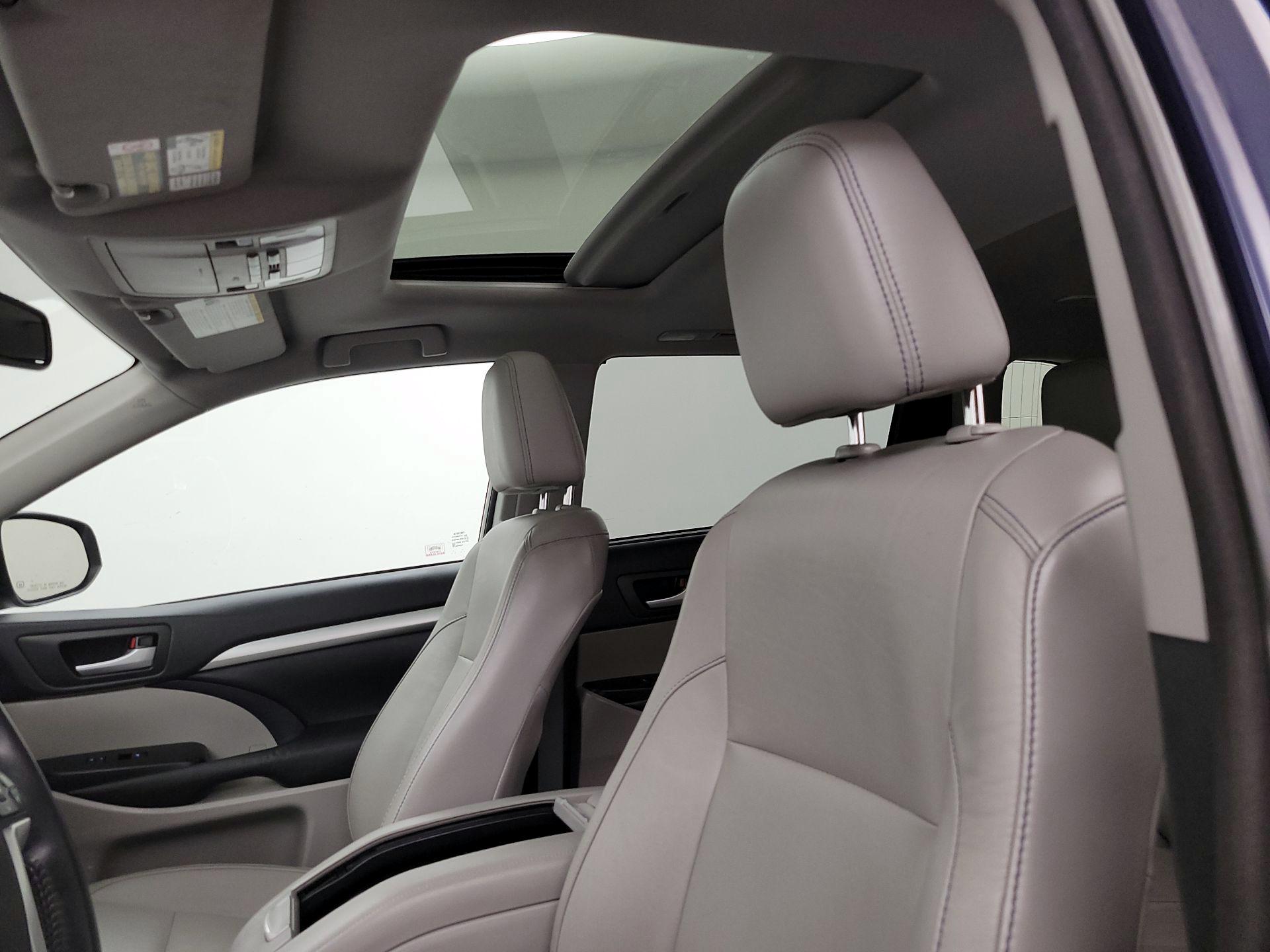 Thumbnail: 2015 Toyota Highlander - 19
