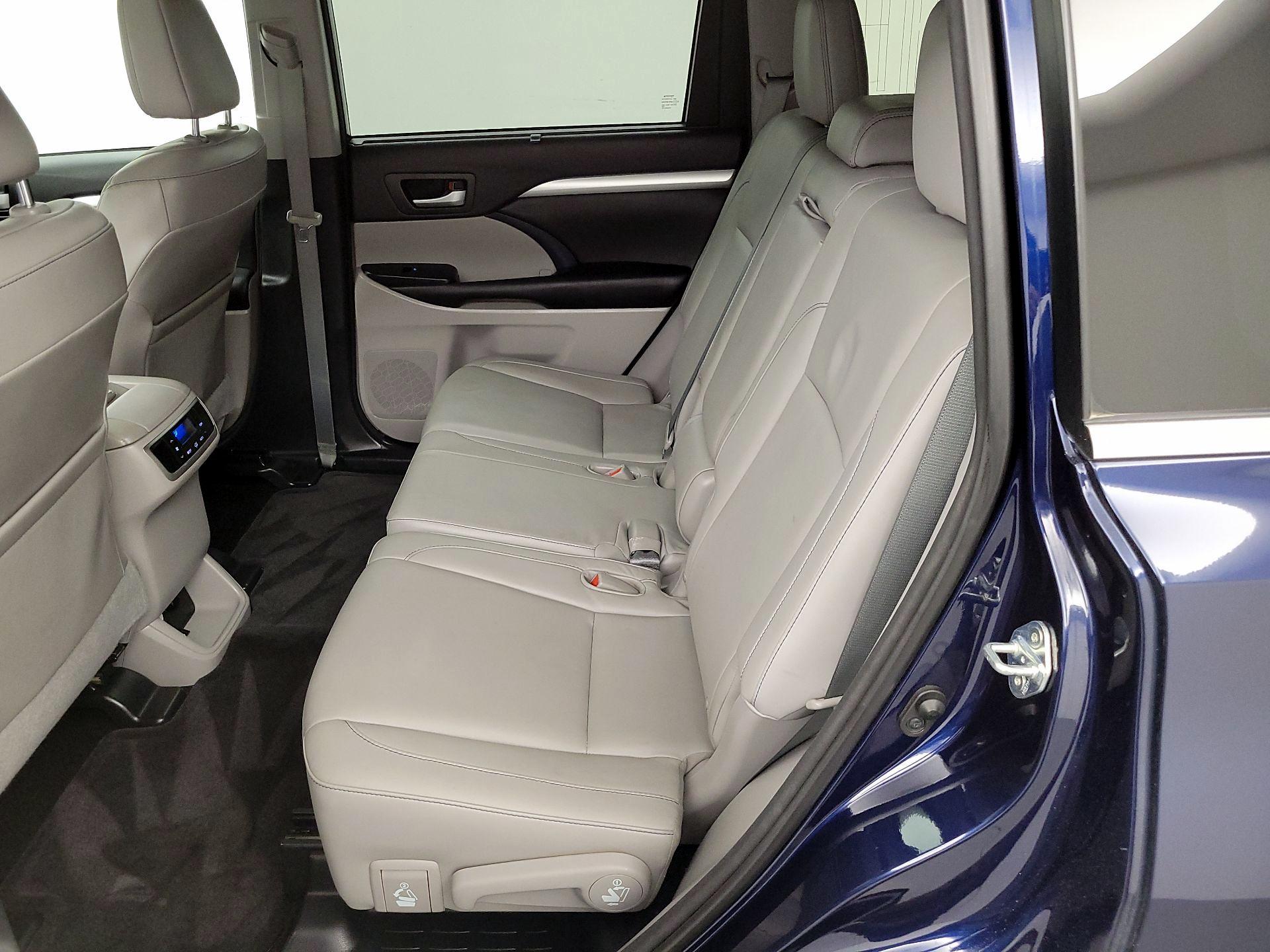 Thumbnail: 2015 Toyota Highlander - 20