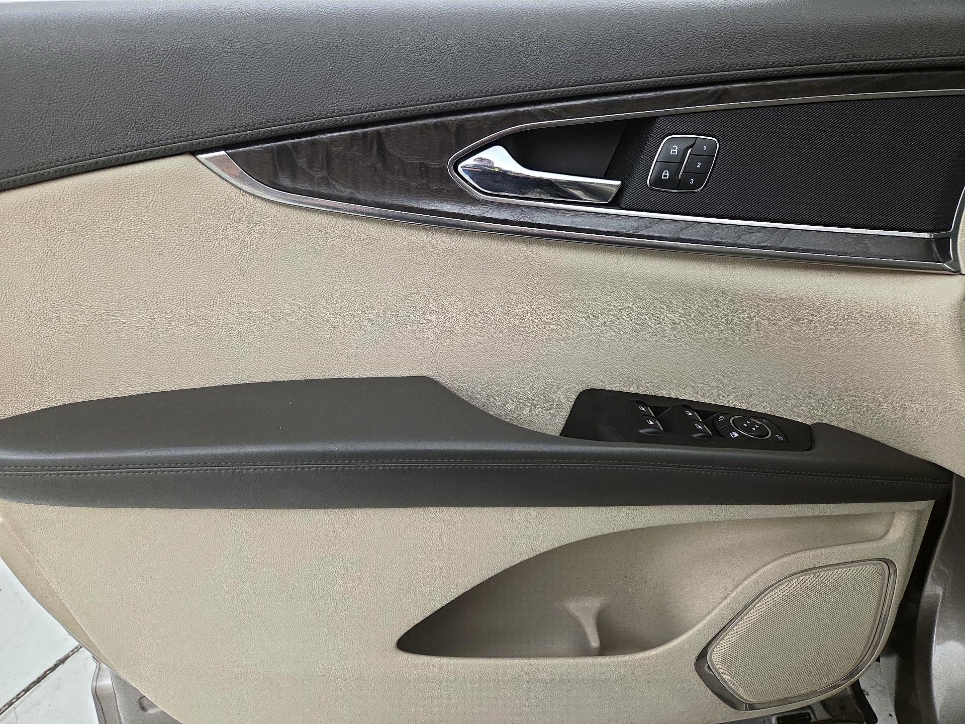 Thumbnail: 2019 Lincoln Nautilus - 12