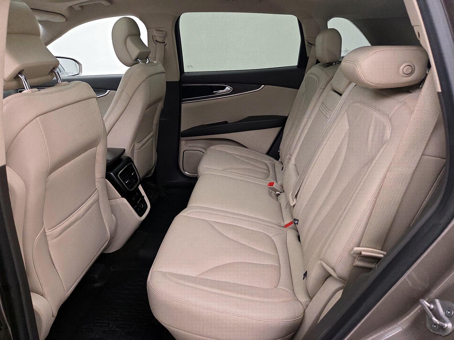 Thumbnail: 2019 Lincoln Nautilus - 20