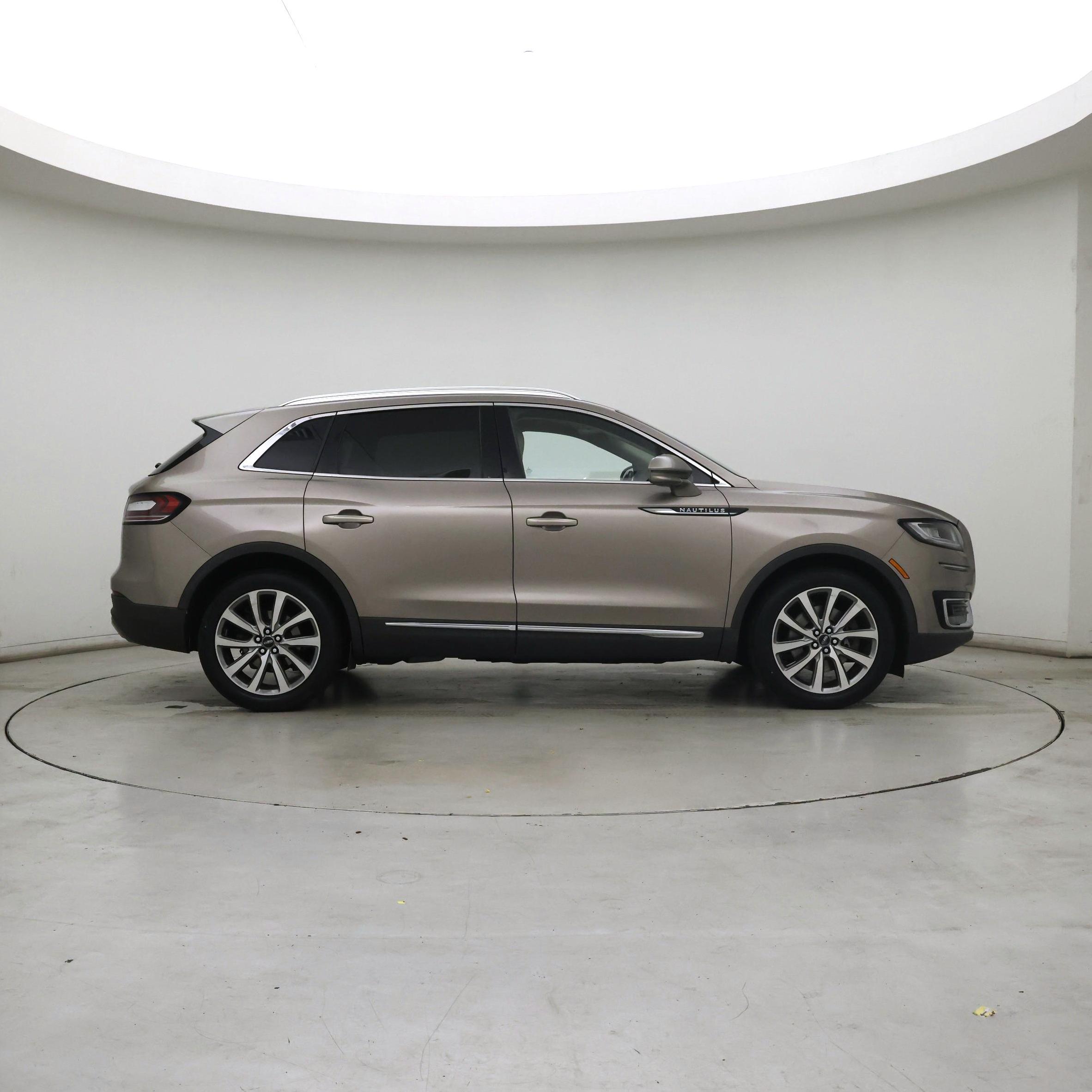 Thumbnail: 2019 Lincoln Nautilus - 7