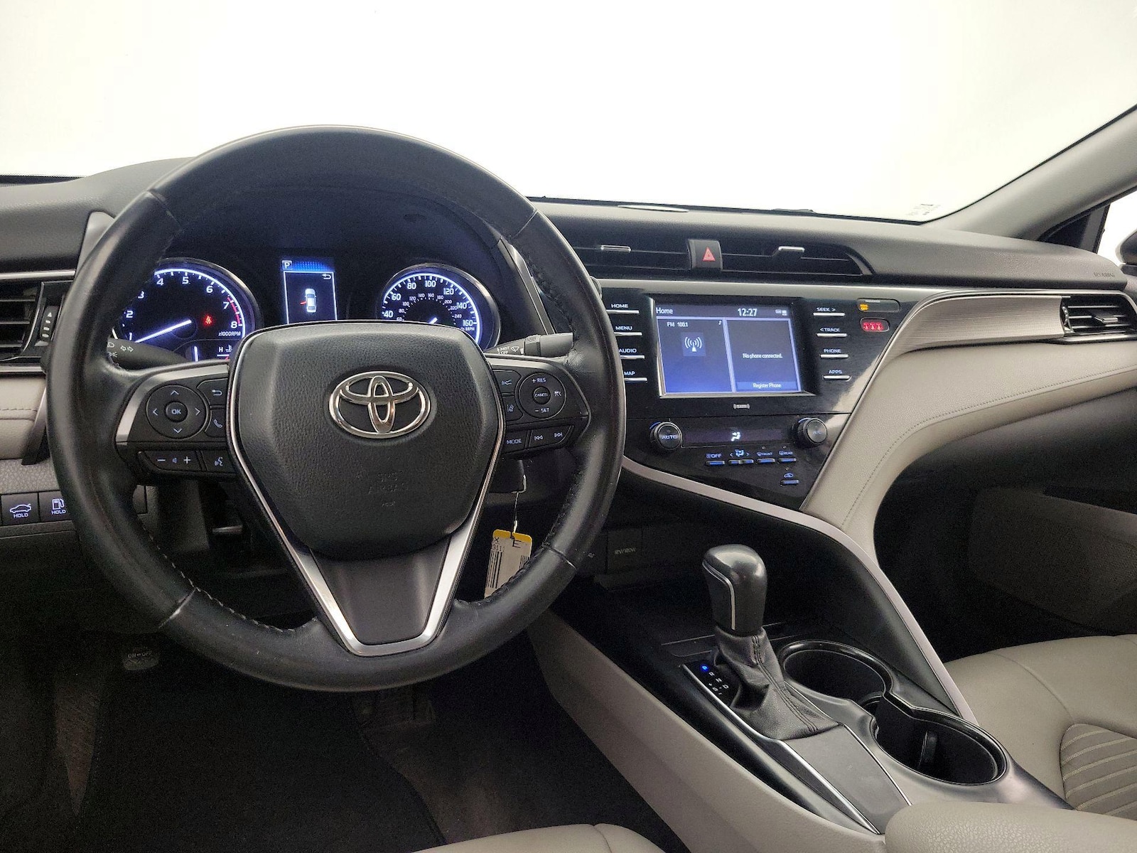 2020 Toyota Camry SE - Photo 10
