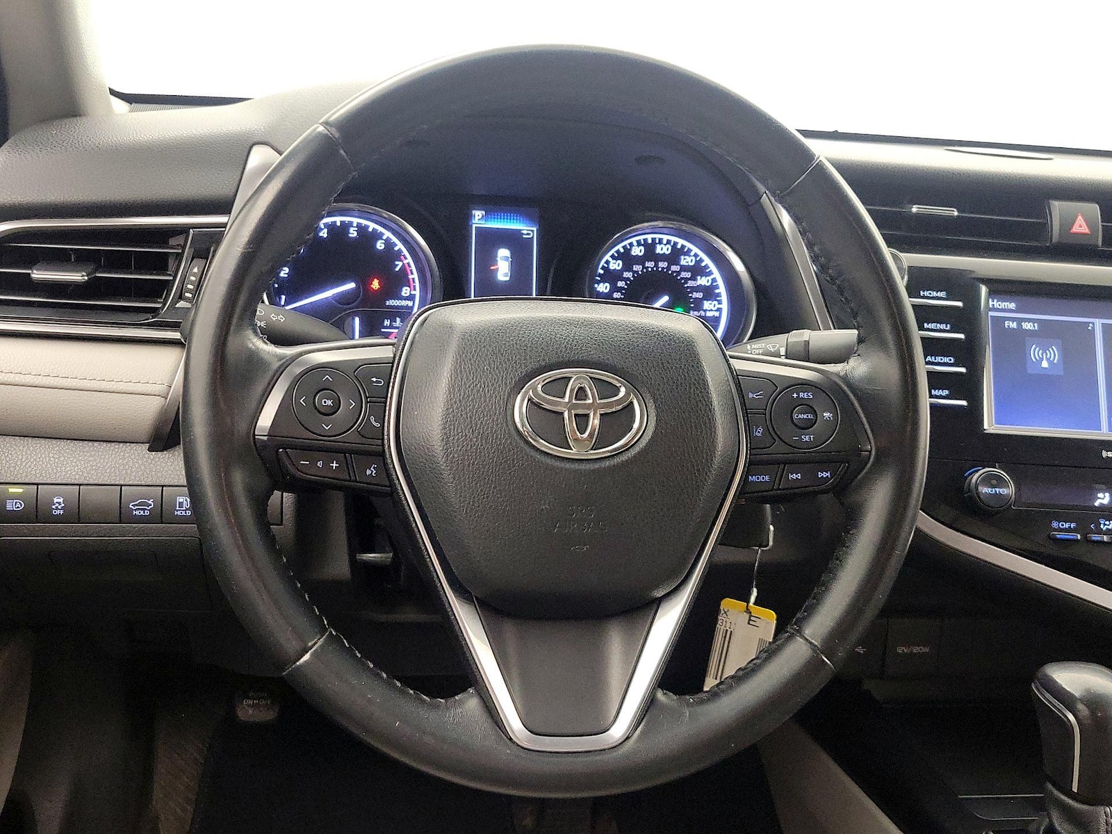 2020 Toyota Camry SE - Photo 11