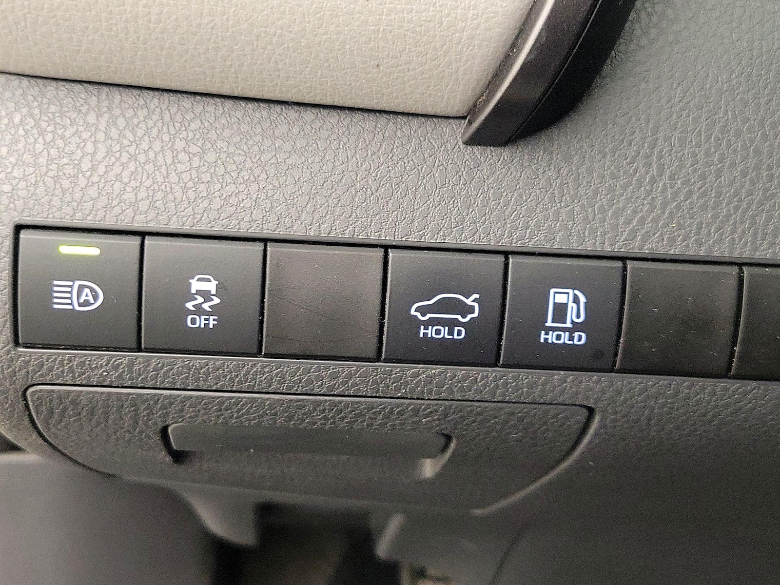 2020 Toyota Camry SE - Photo 14
