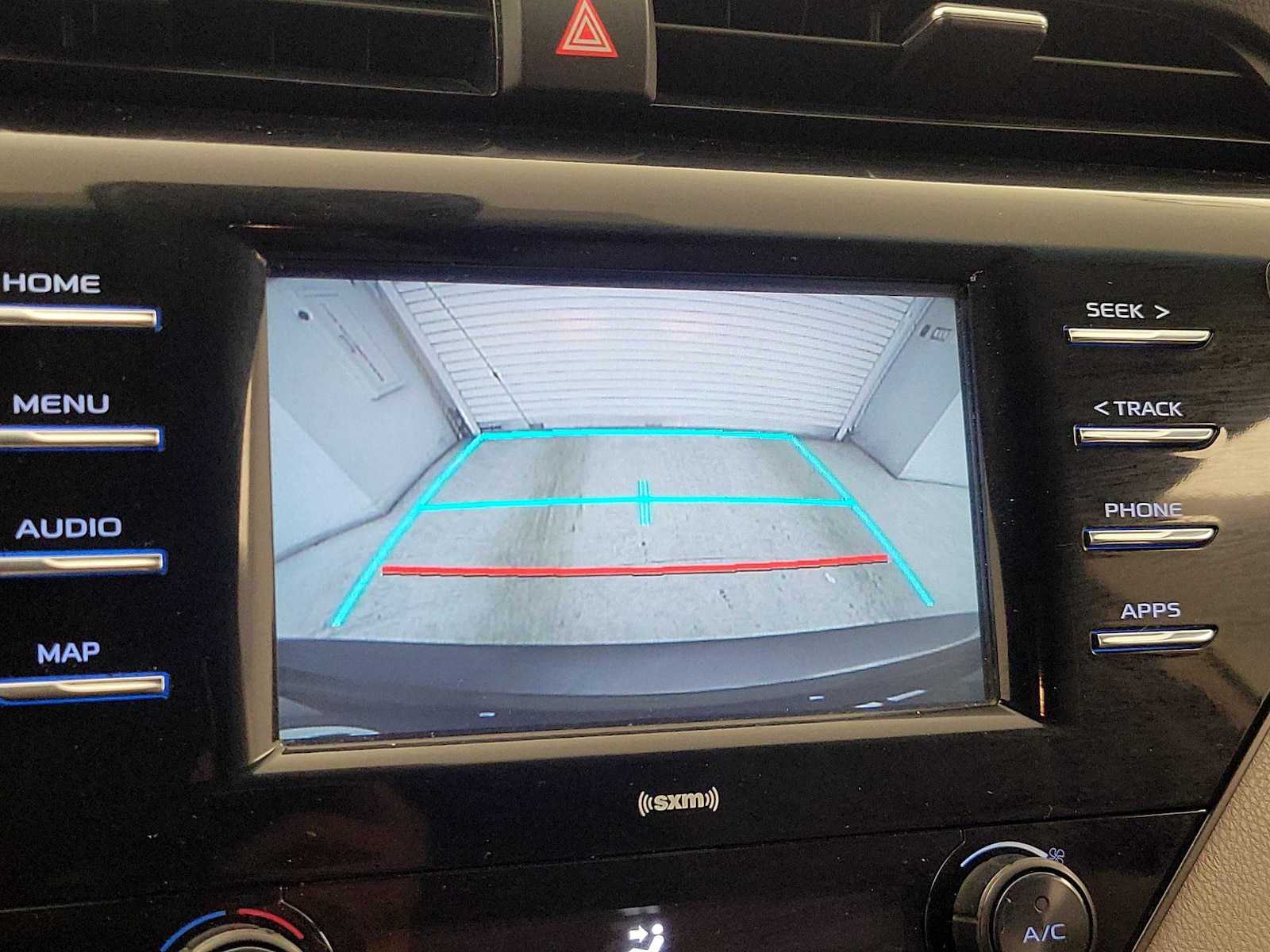 2020 Toyota Camry SE - Photo 15