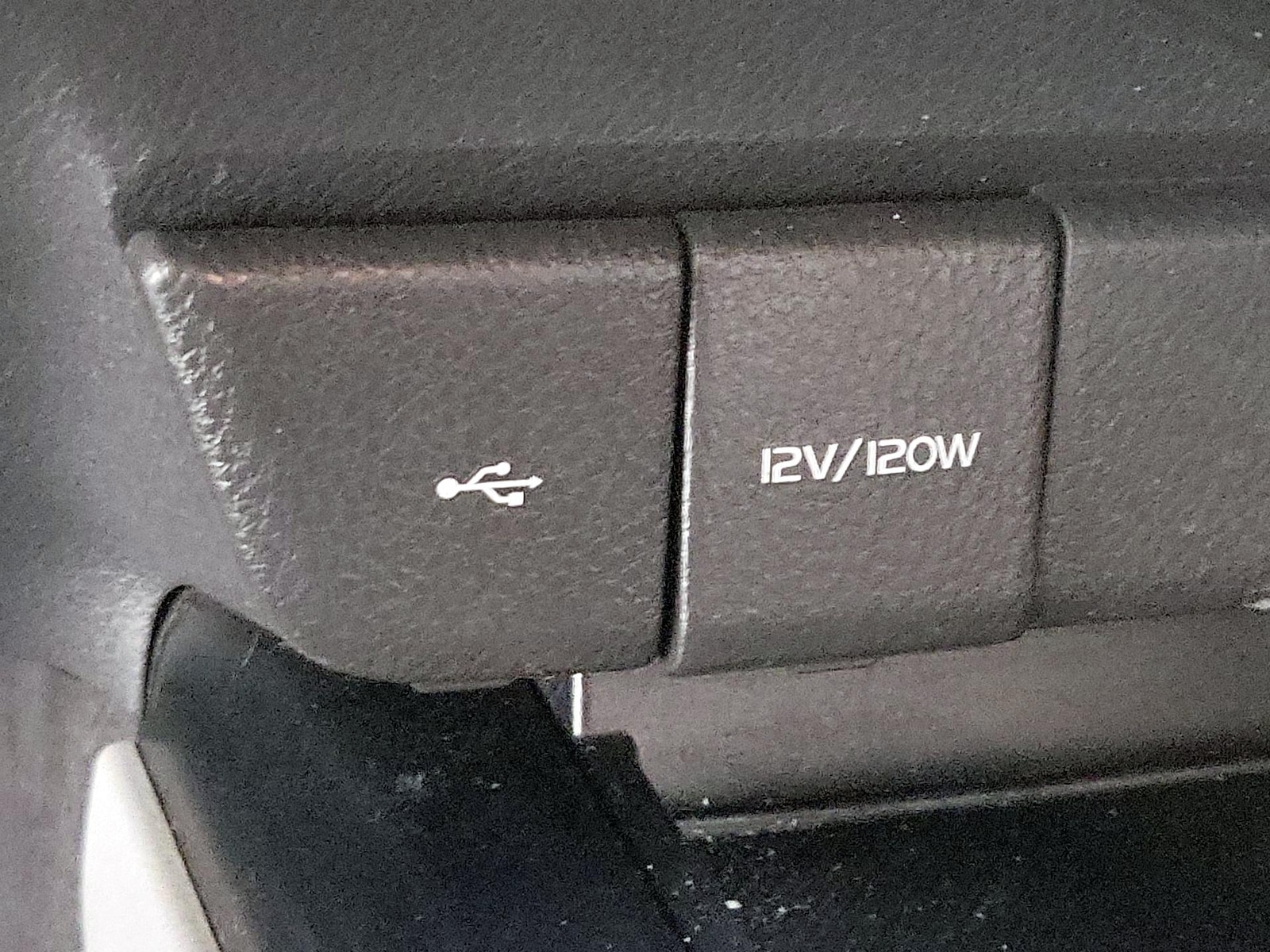 2020 Toyota Camry SE - Photo 19