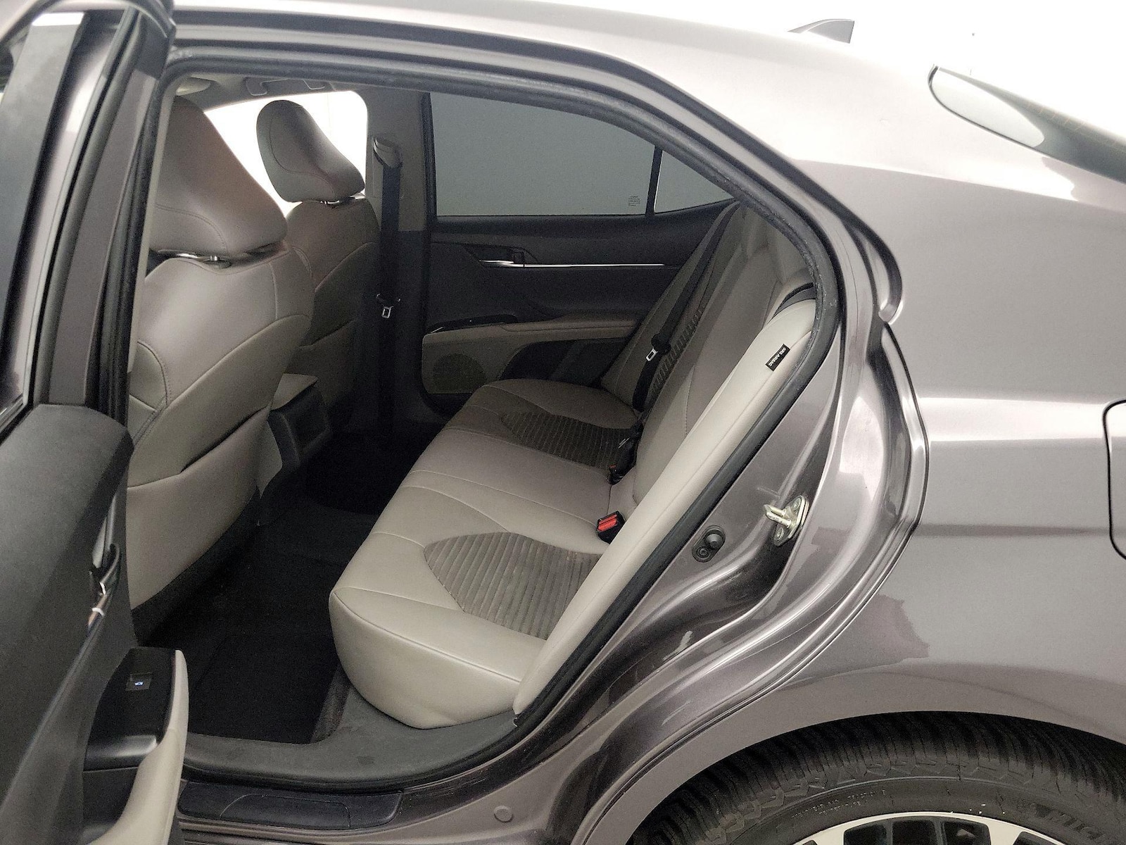 2020 Toyota Camry SE - Photo 20