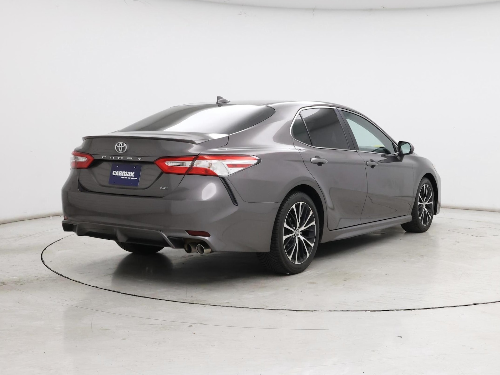 2020 Toyota Camry SE - Photo 9