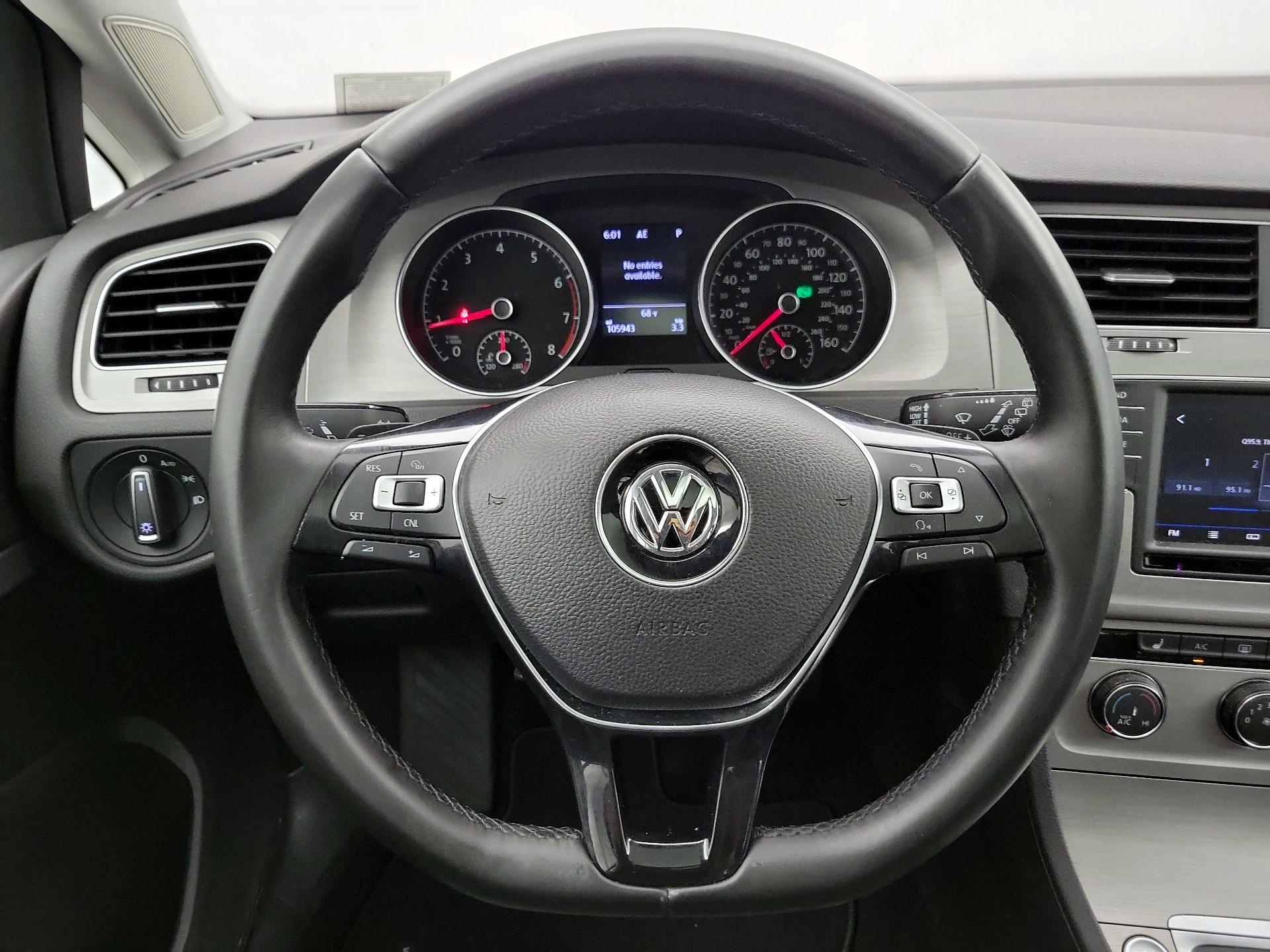 Thumbnail: 2017 Volkswagen Golf - 10