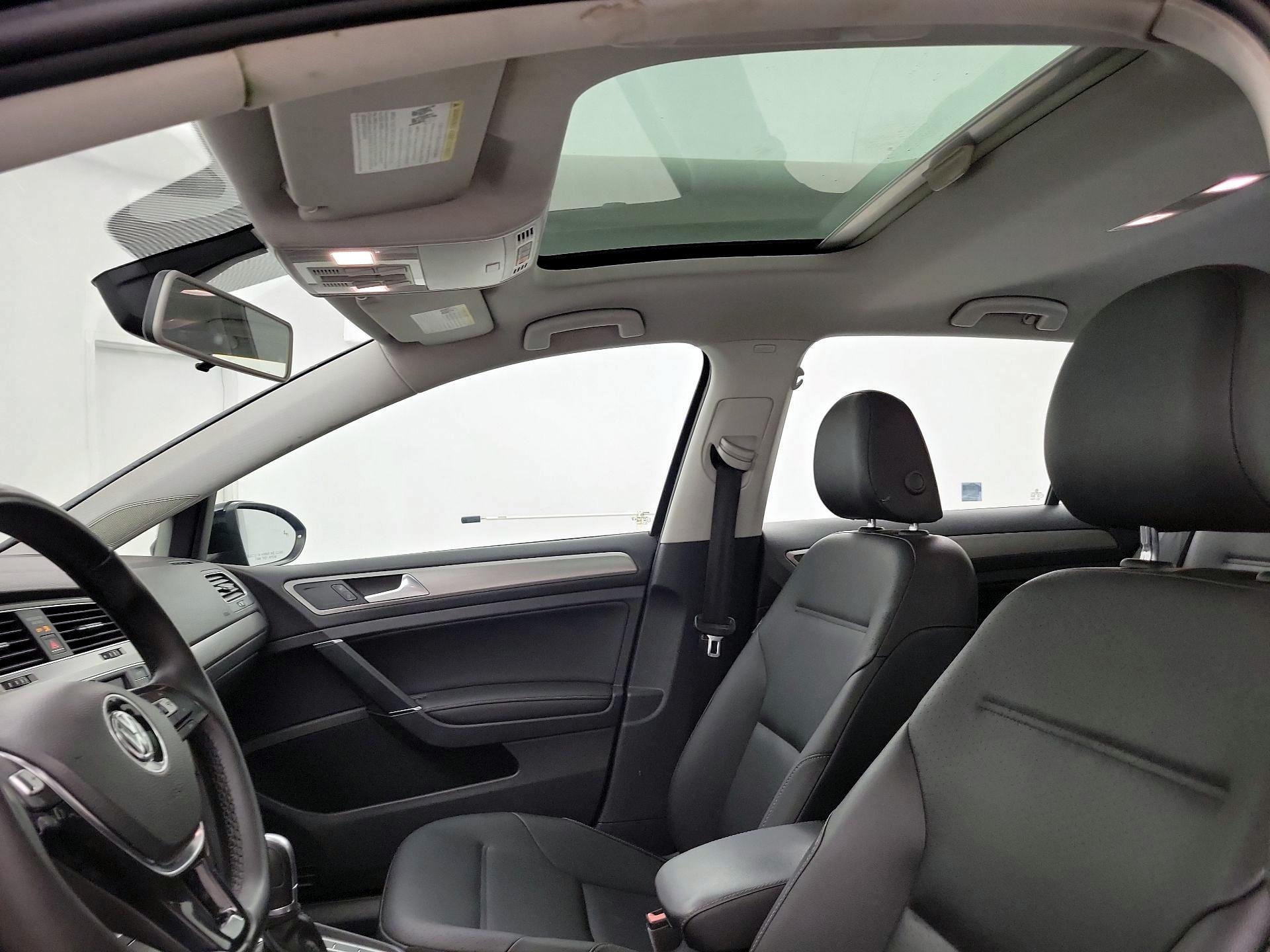 Thumbnail: 2017 Volkswagen Golf - 19
