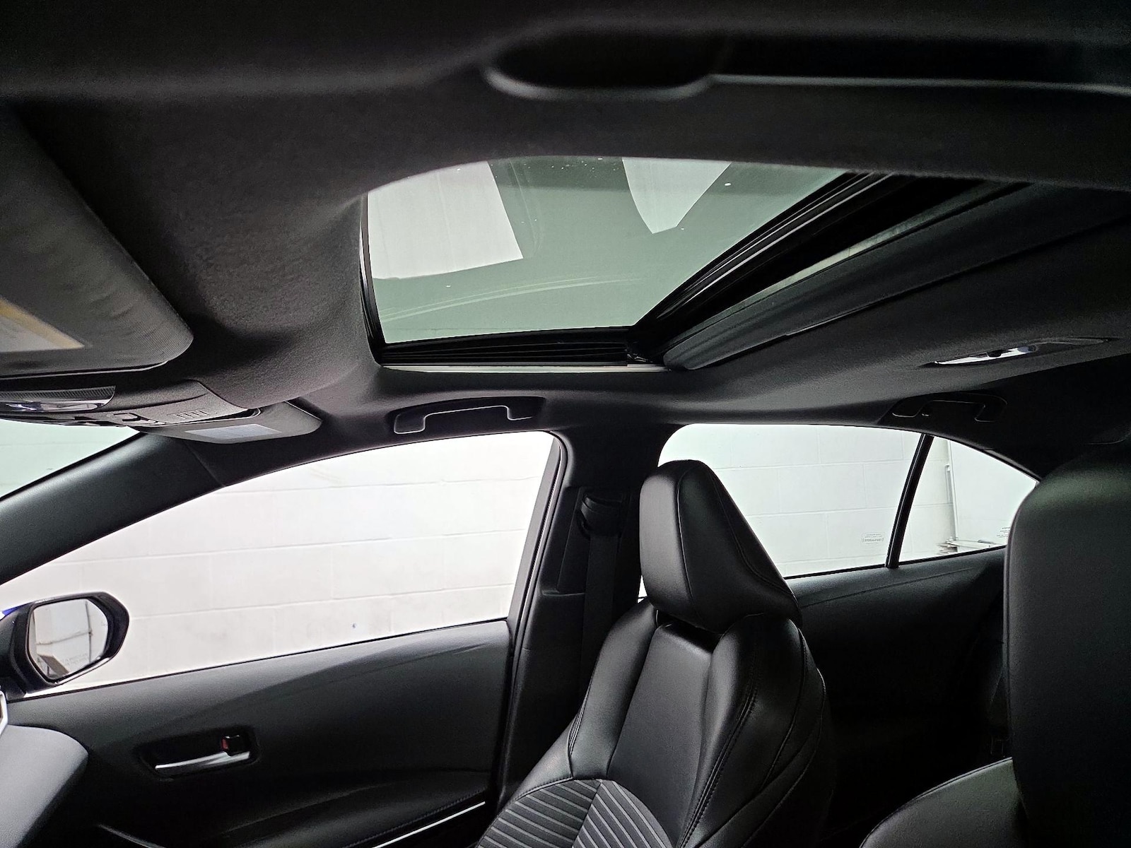 Sunroof(s) & Overhead Airbags