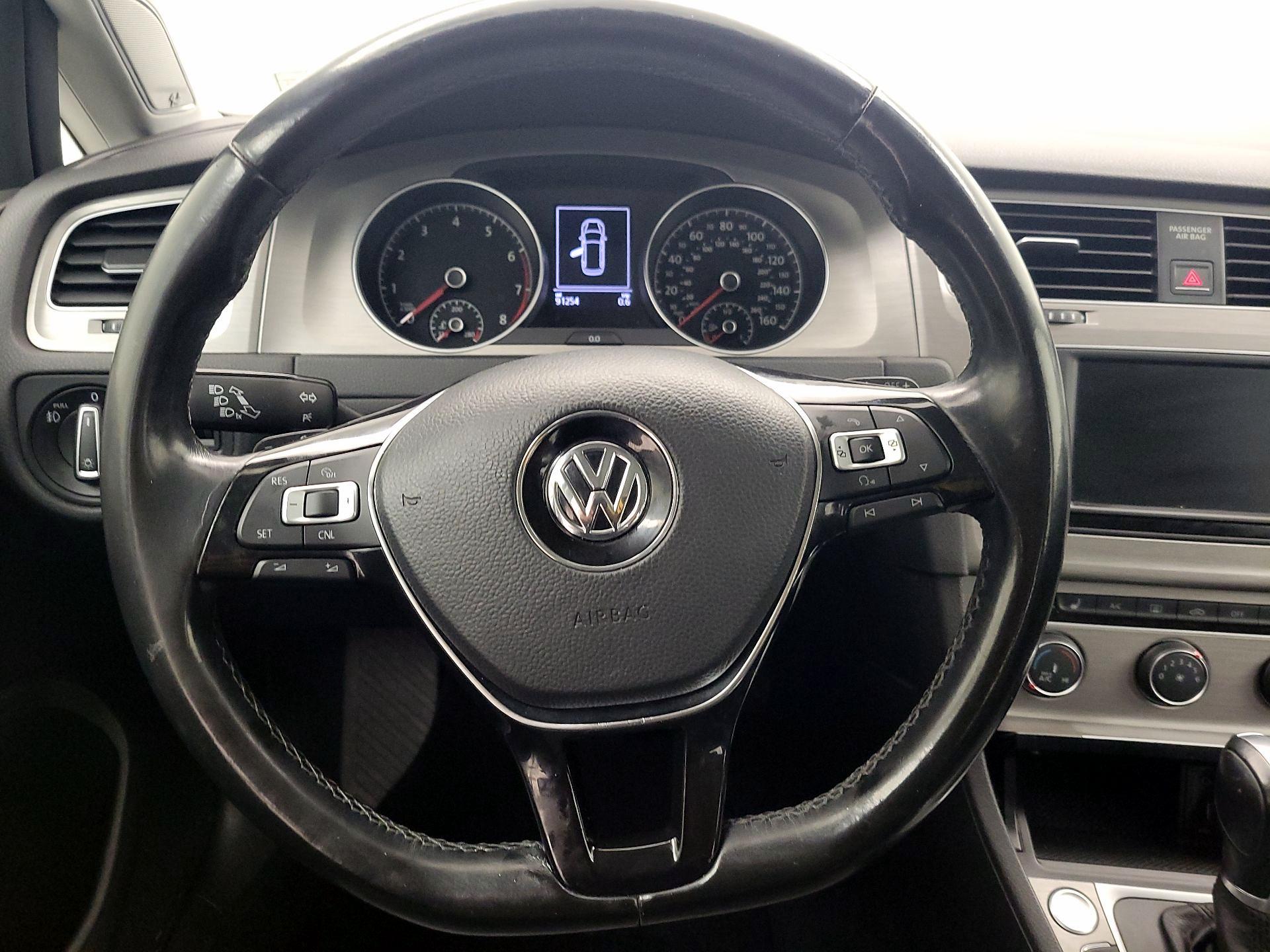 Thumbnail: 2017 Volkswagen Golf - 10