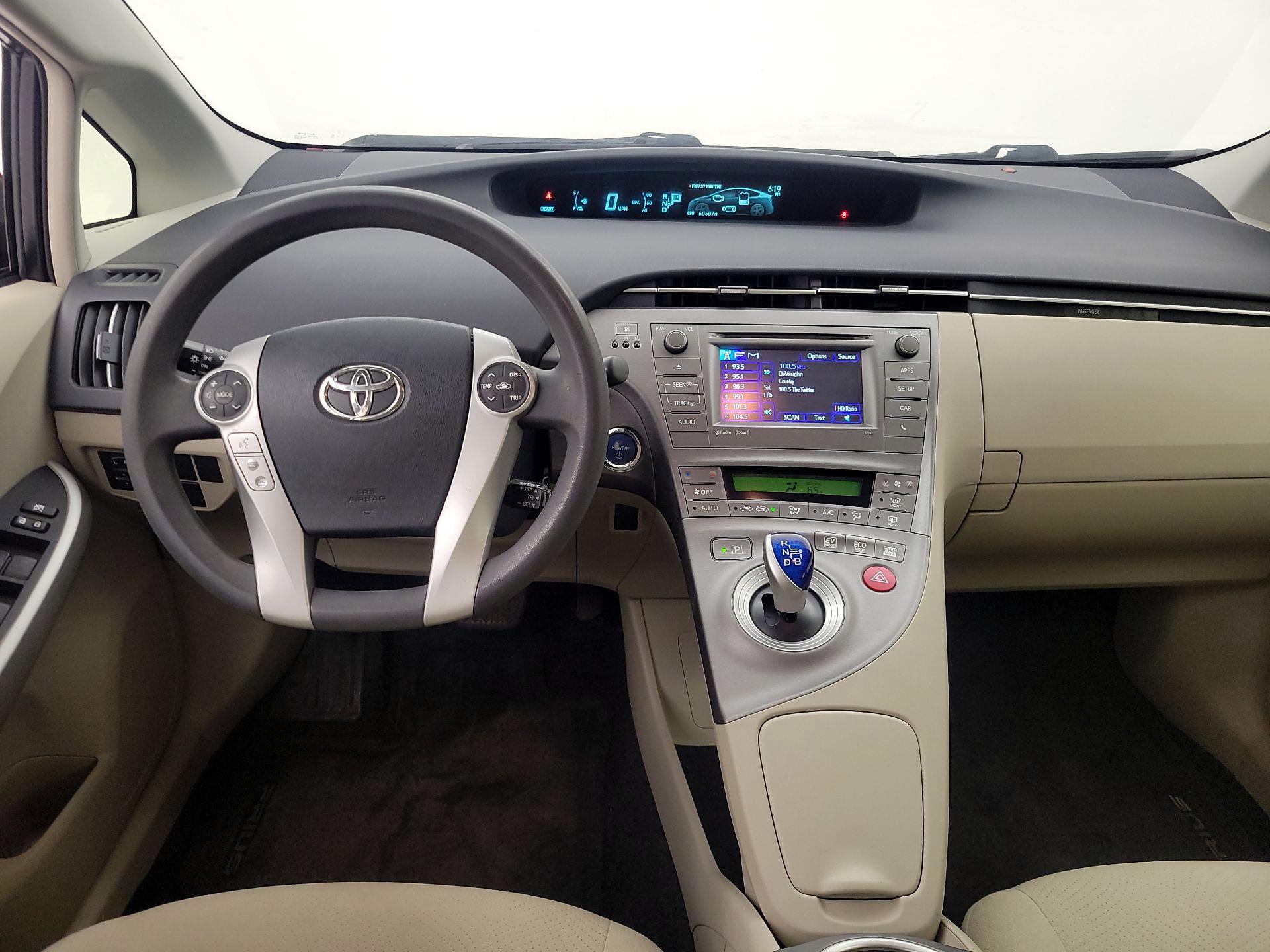 Thumbnail: 2015 Toyota Prius - 9