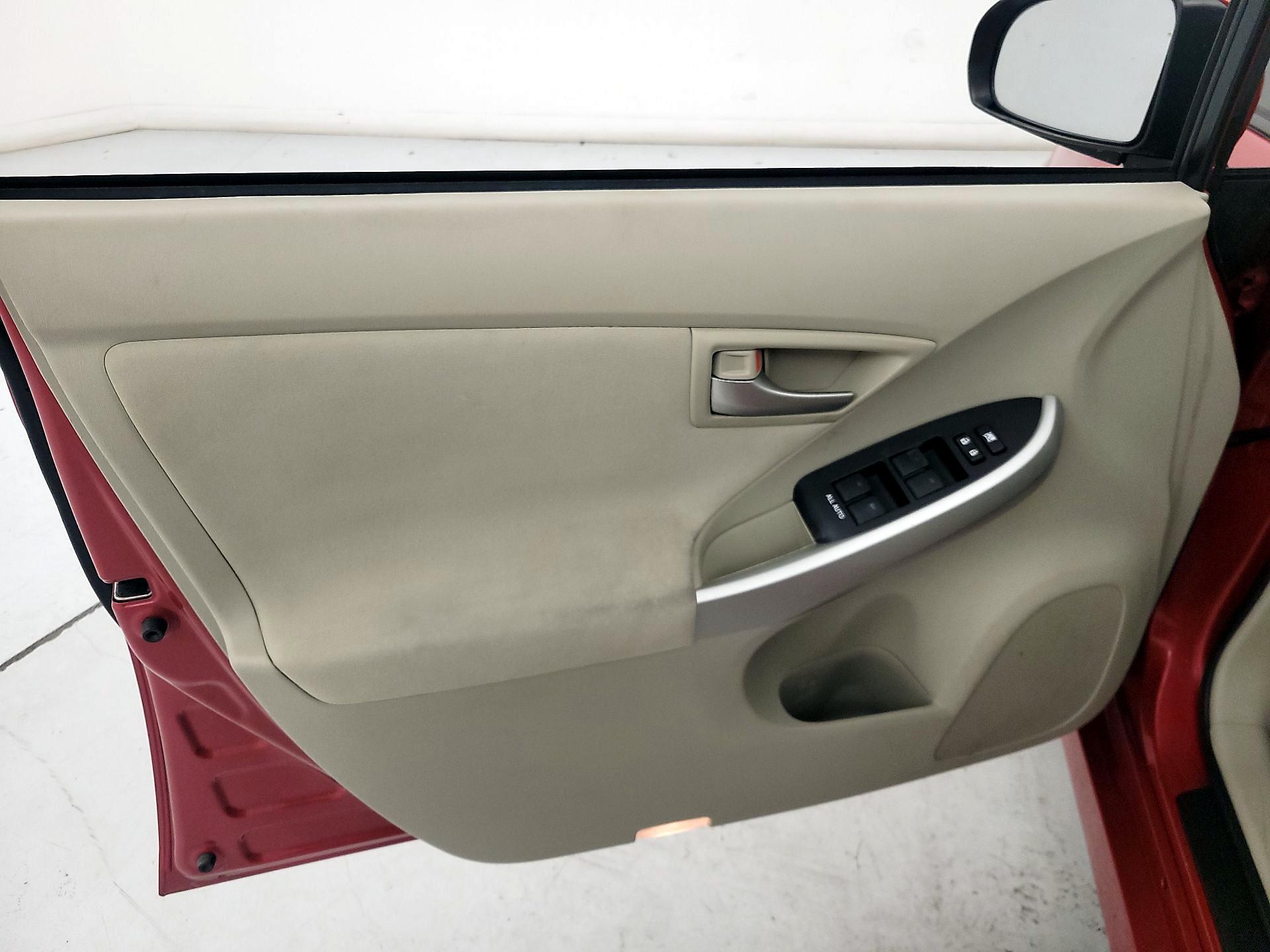 Thumbnail: 2015 Toyota Prius - 12