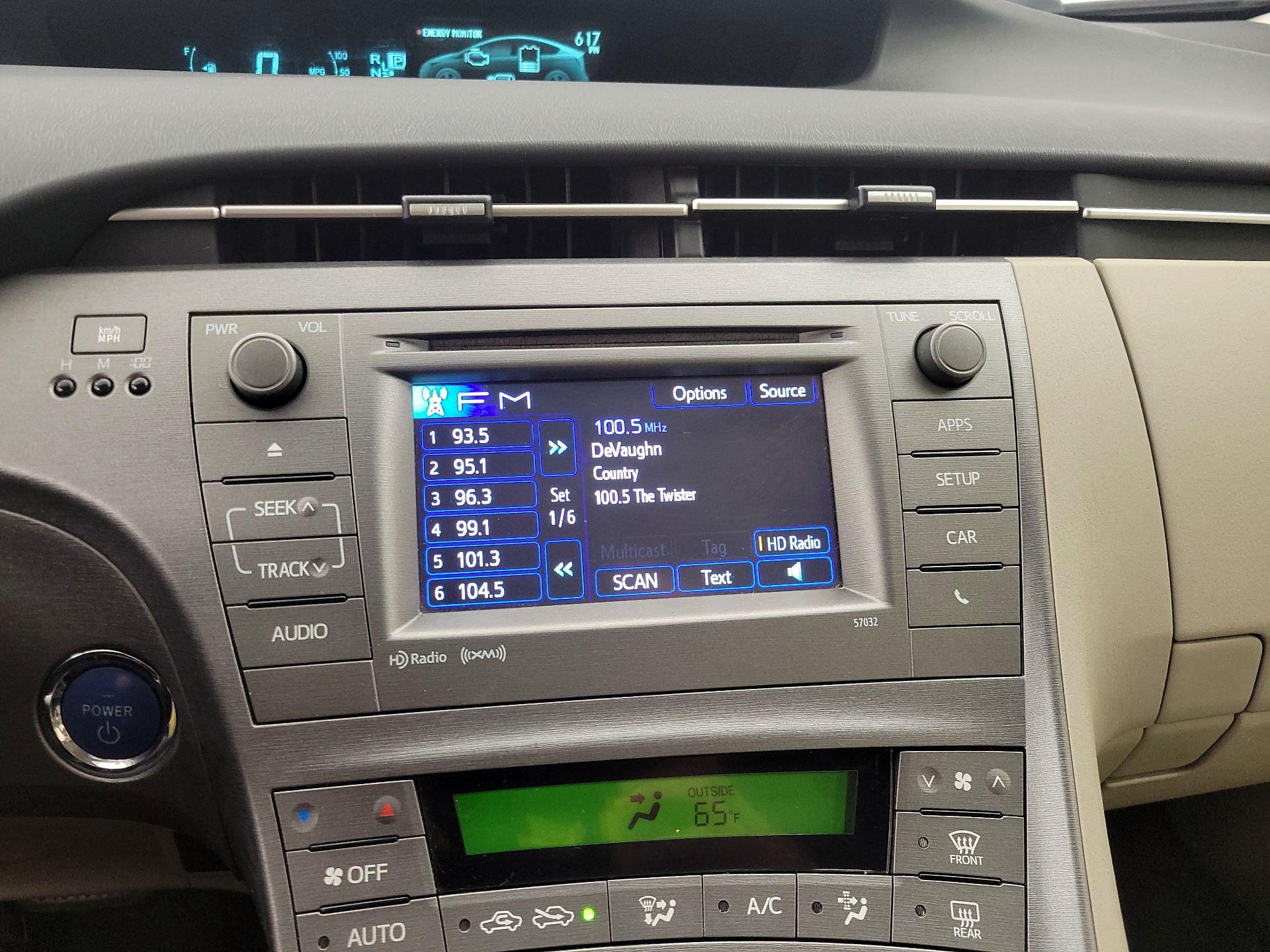 Thumbnail: 2015 Toyota Prius - 16