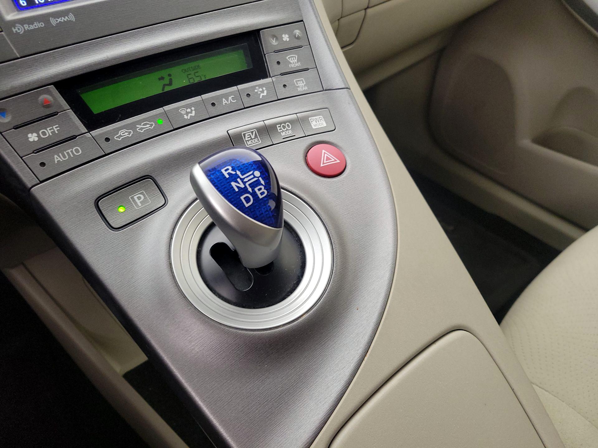 Thumbnail: 2015 Toyota Prius - 18