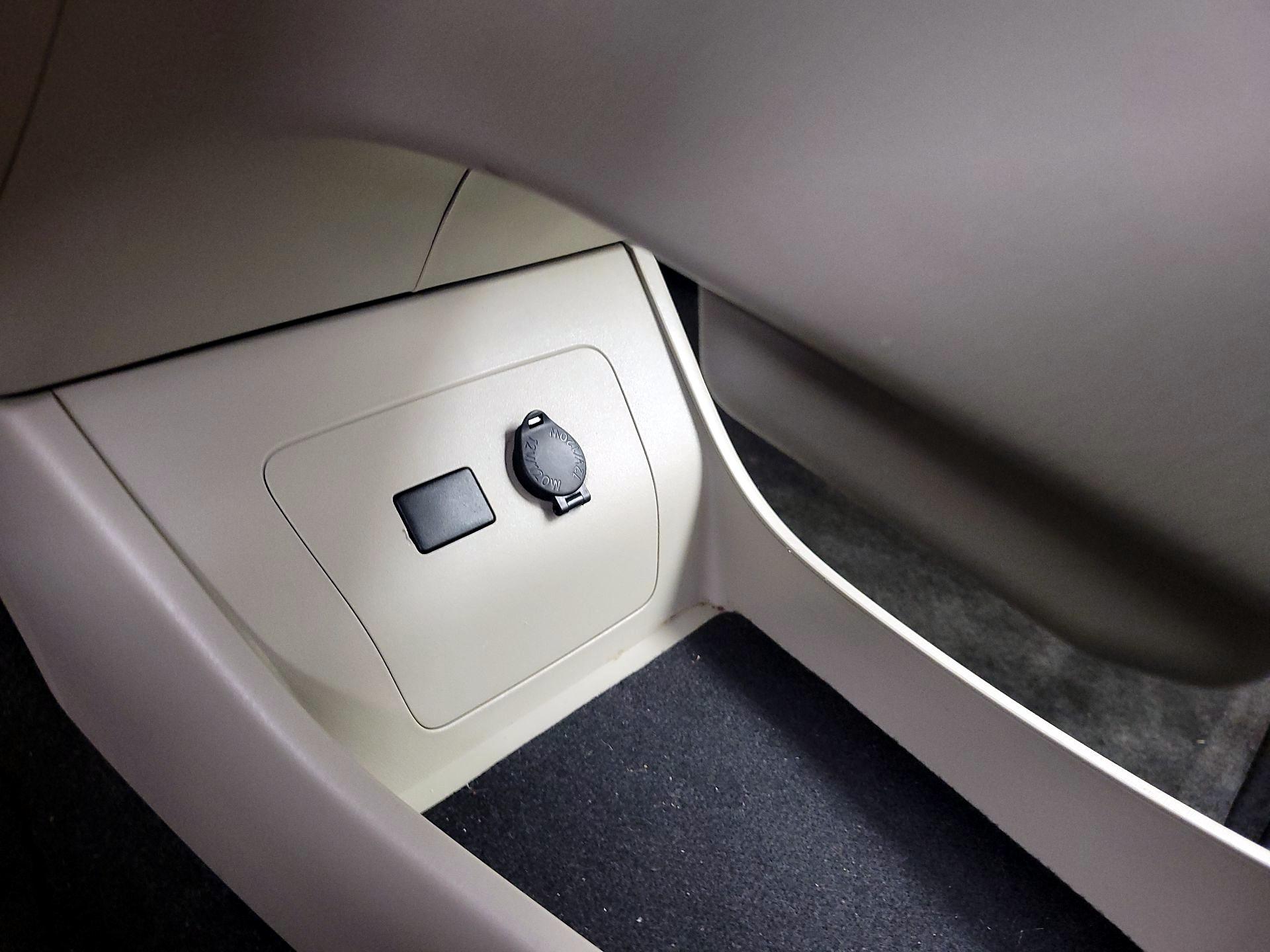 Thumbnail: 2015 Toyota Prius - 19