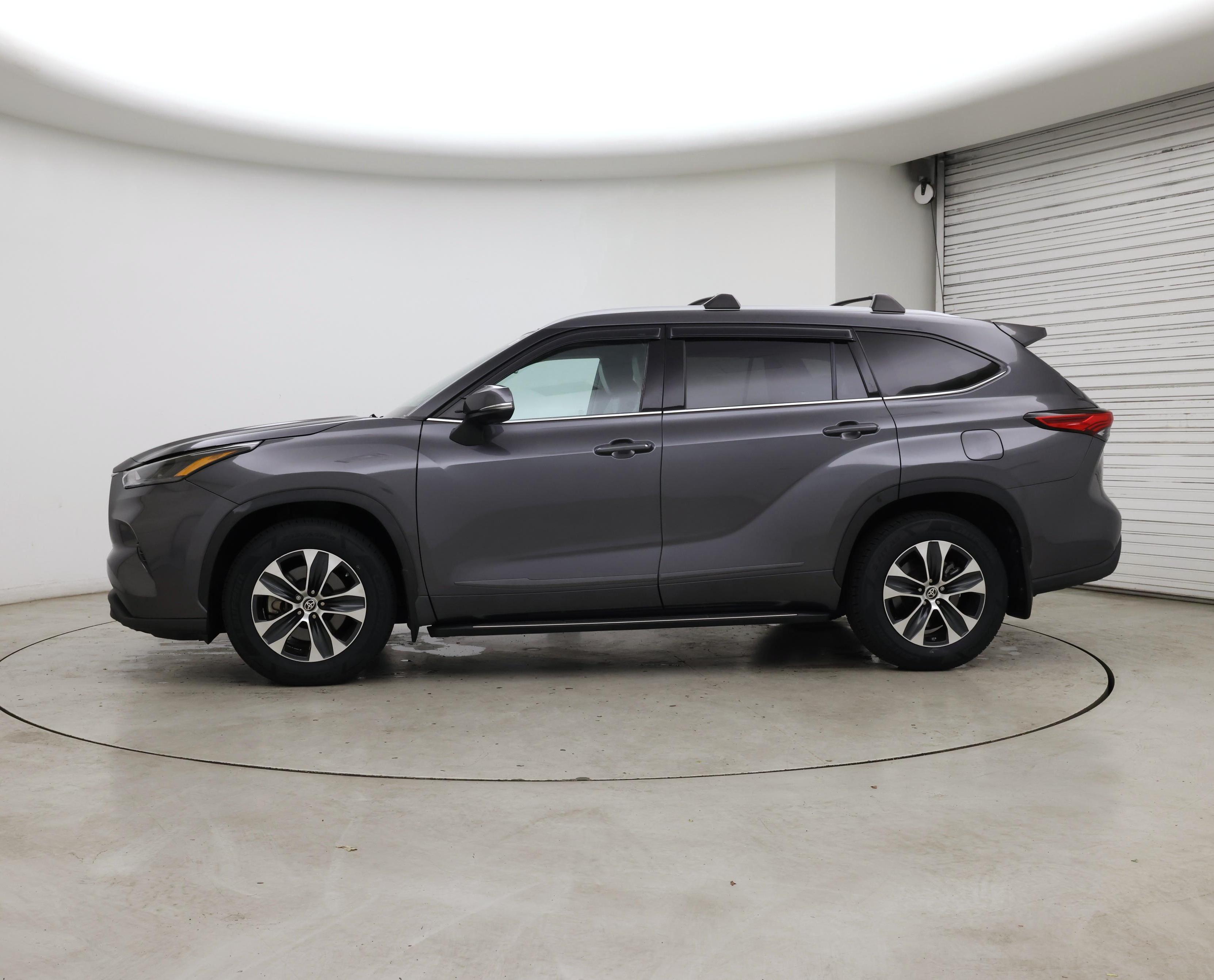Thumbnail: 2022 Toyota Highlander - 3