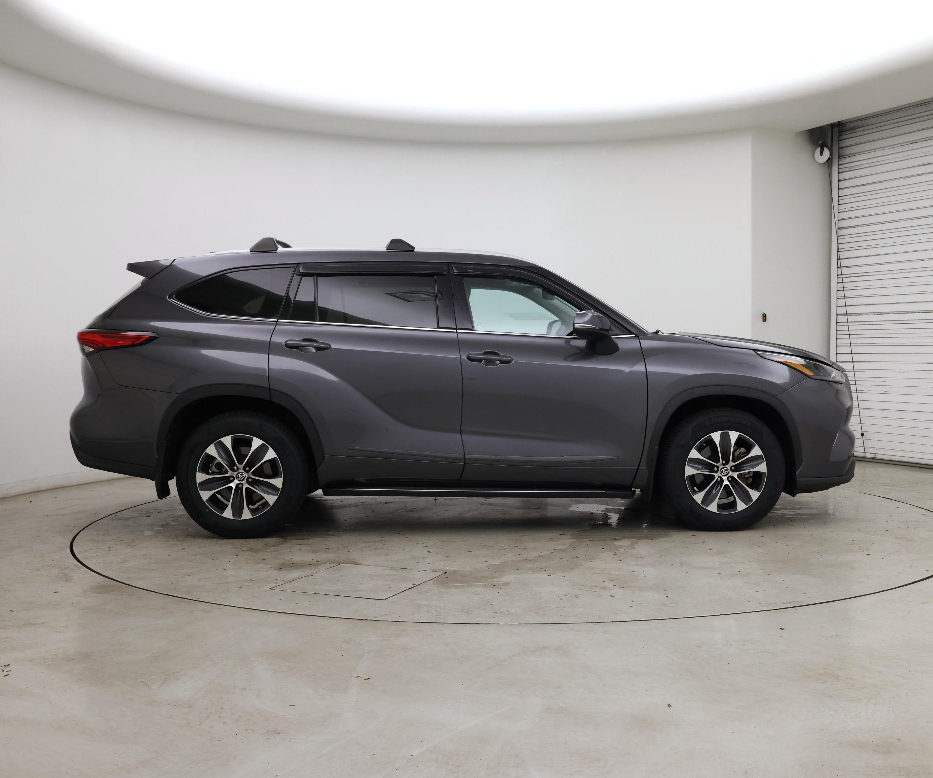 Thumbnail: 2022 Toyota Highlander - 7
