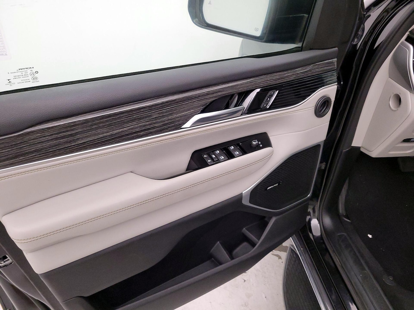 2022 Jeep Wagoneer Series II - Photo 13