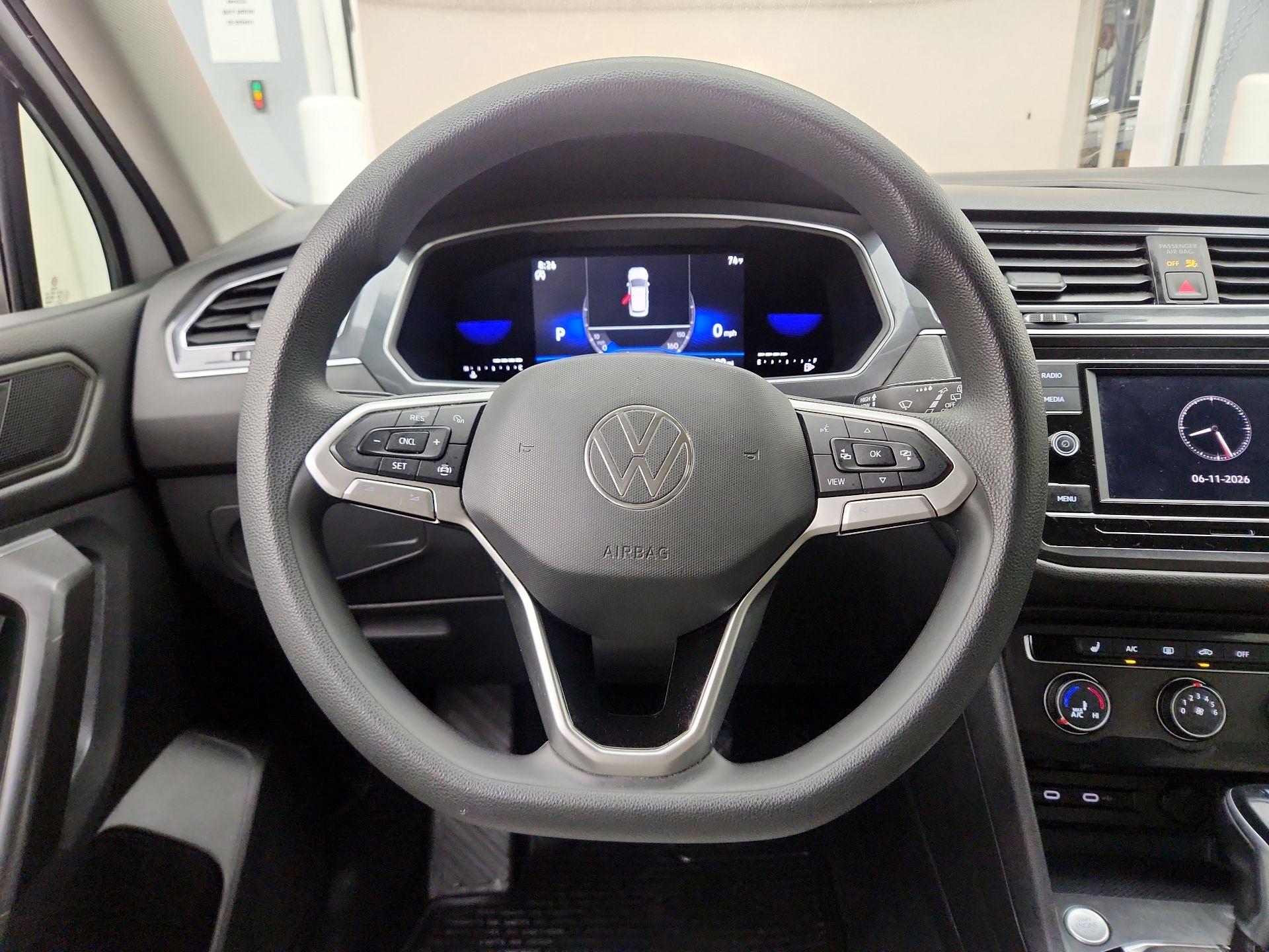 Thumbnail: 2022 Volkswagen Tiguan - 10