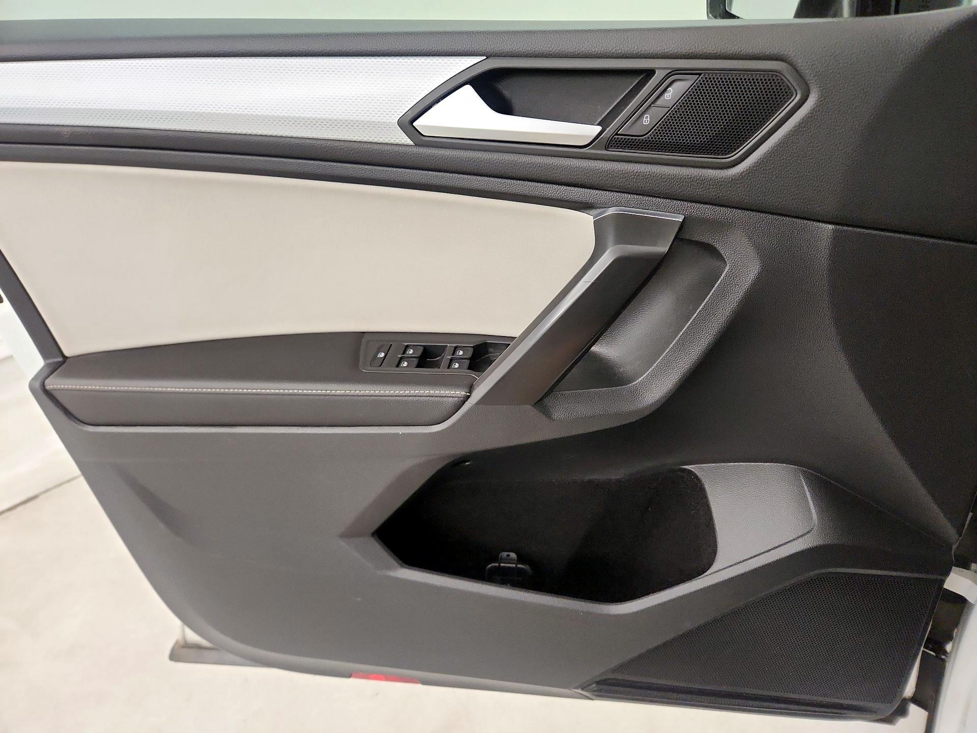 Thumbnail: 2022 Volkswagen Tiguan - 12