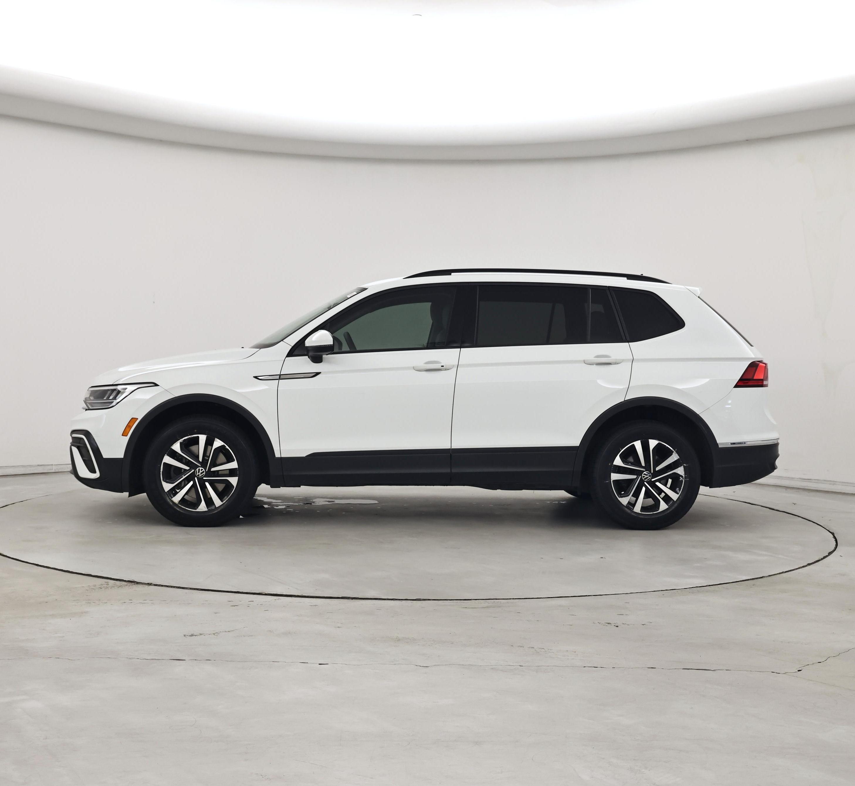 Thumbnail: 2022 Volkswagen Tiguan - 3