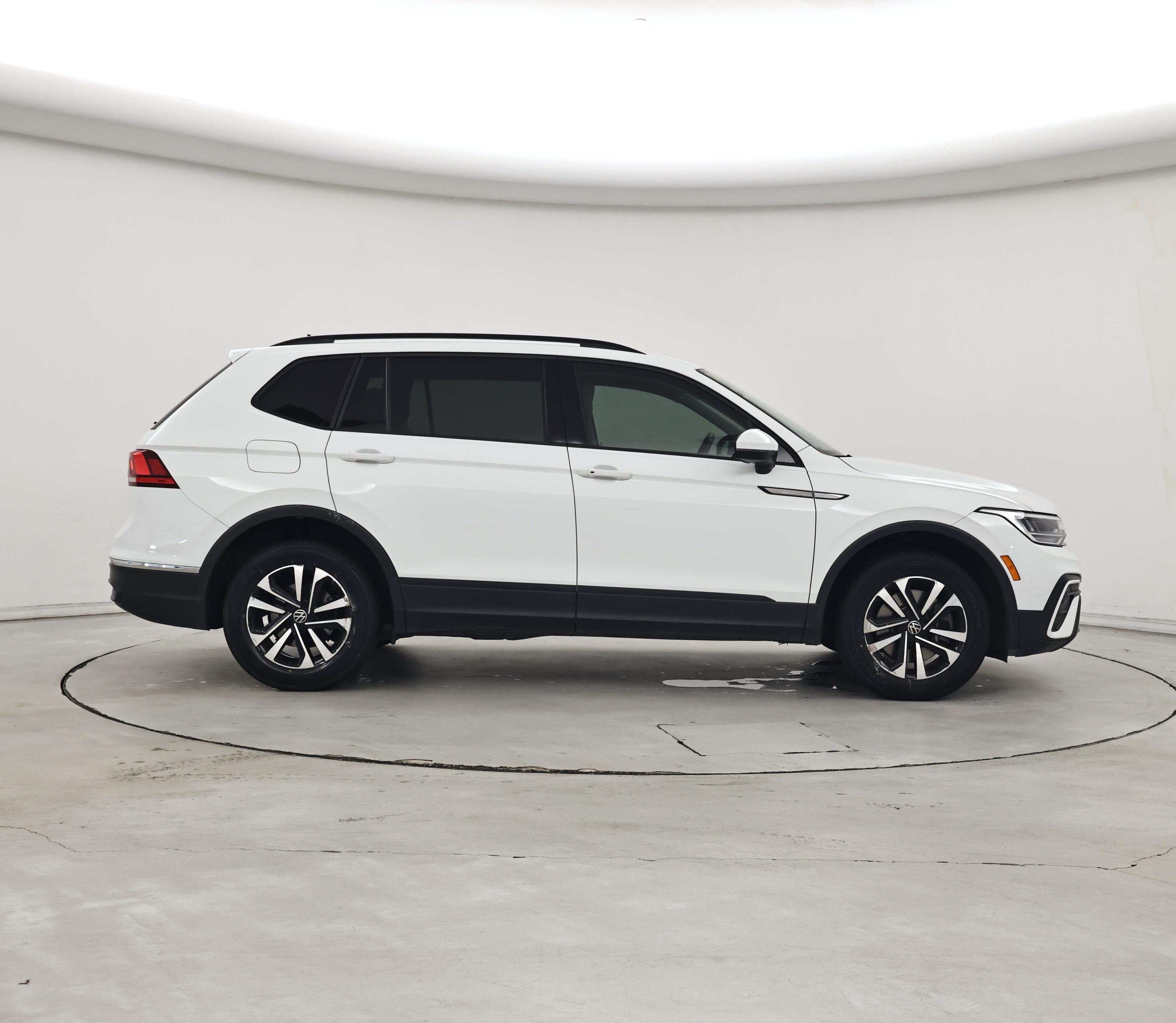 Thumbnail: 2022 Volkswagen Tiguan - 7