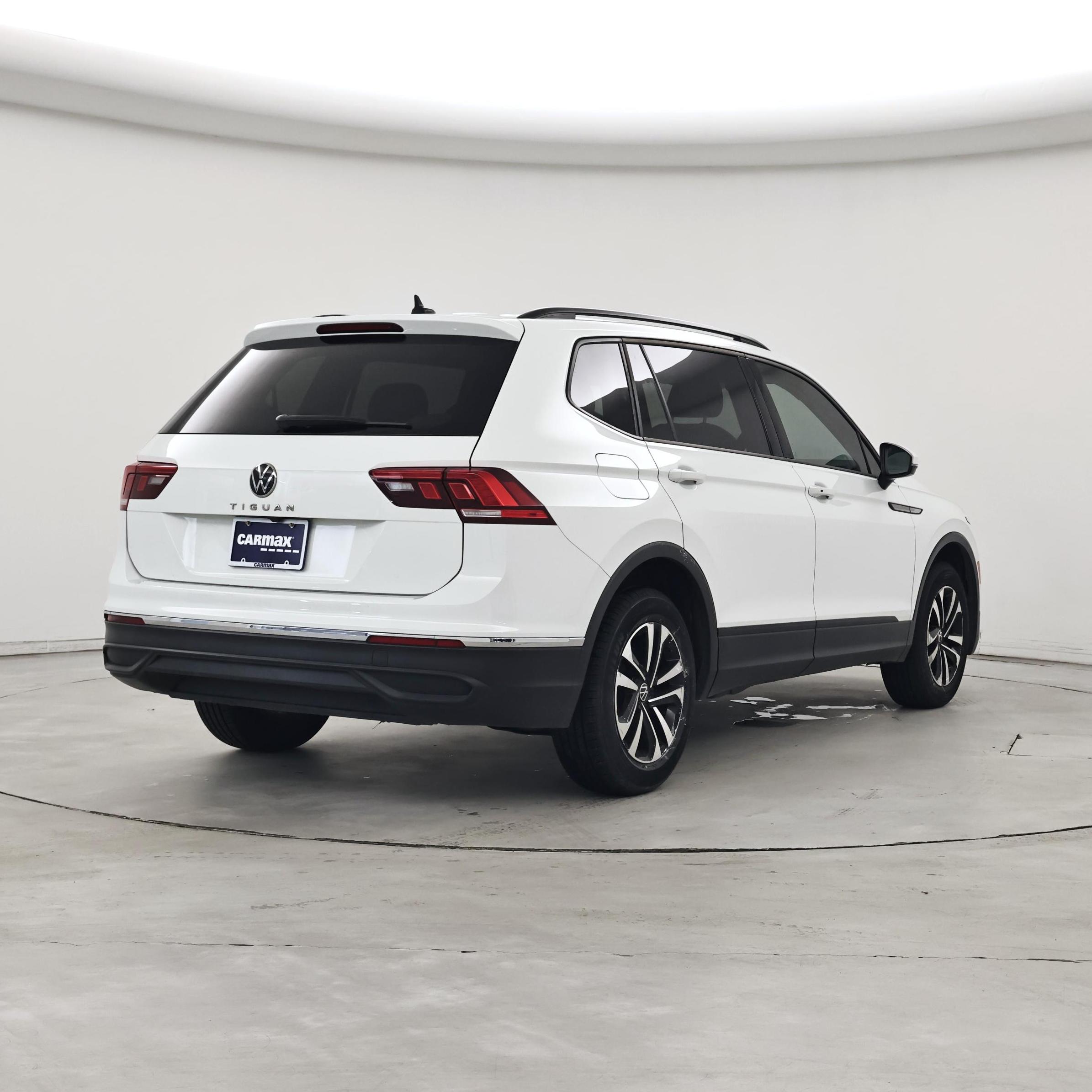 Thumbnail: 2022 Volkswagen Tiguan - 8