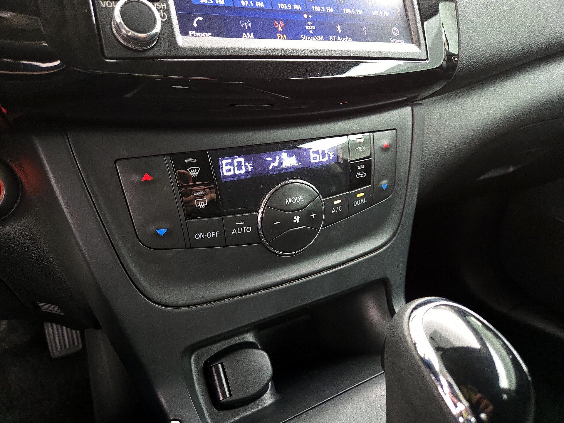 Thumbnail: 2019 Nissan Sentra - 16